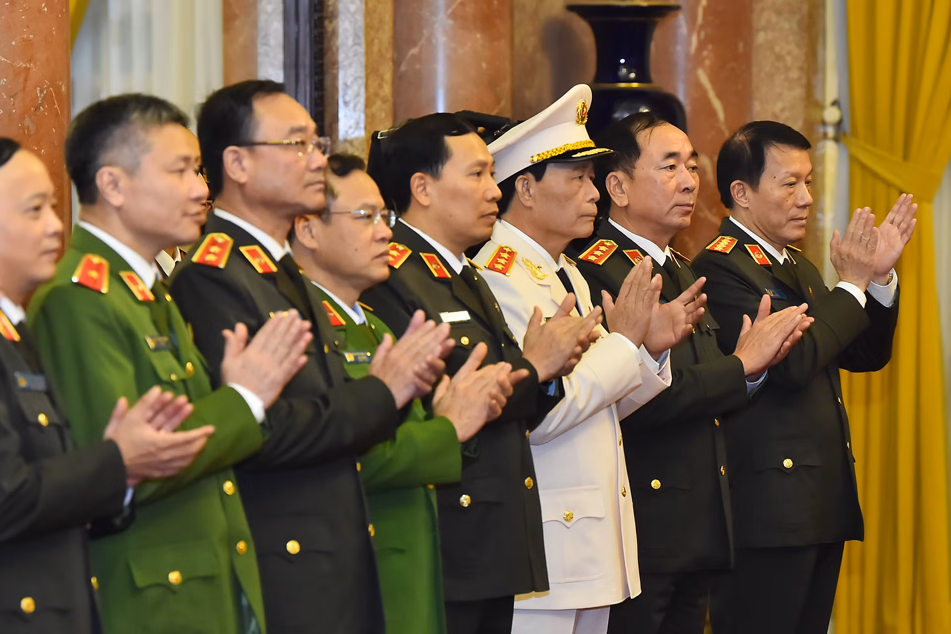Bộ trưởng Công an Lương Tam Quang cùng các đồng chí trong Đảng ủy Công an Trung ương, lãnh đạo Bộ Công an tham dự buổi lễ.