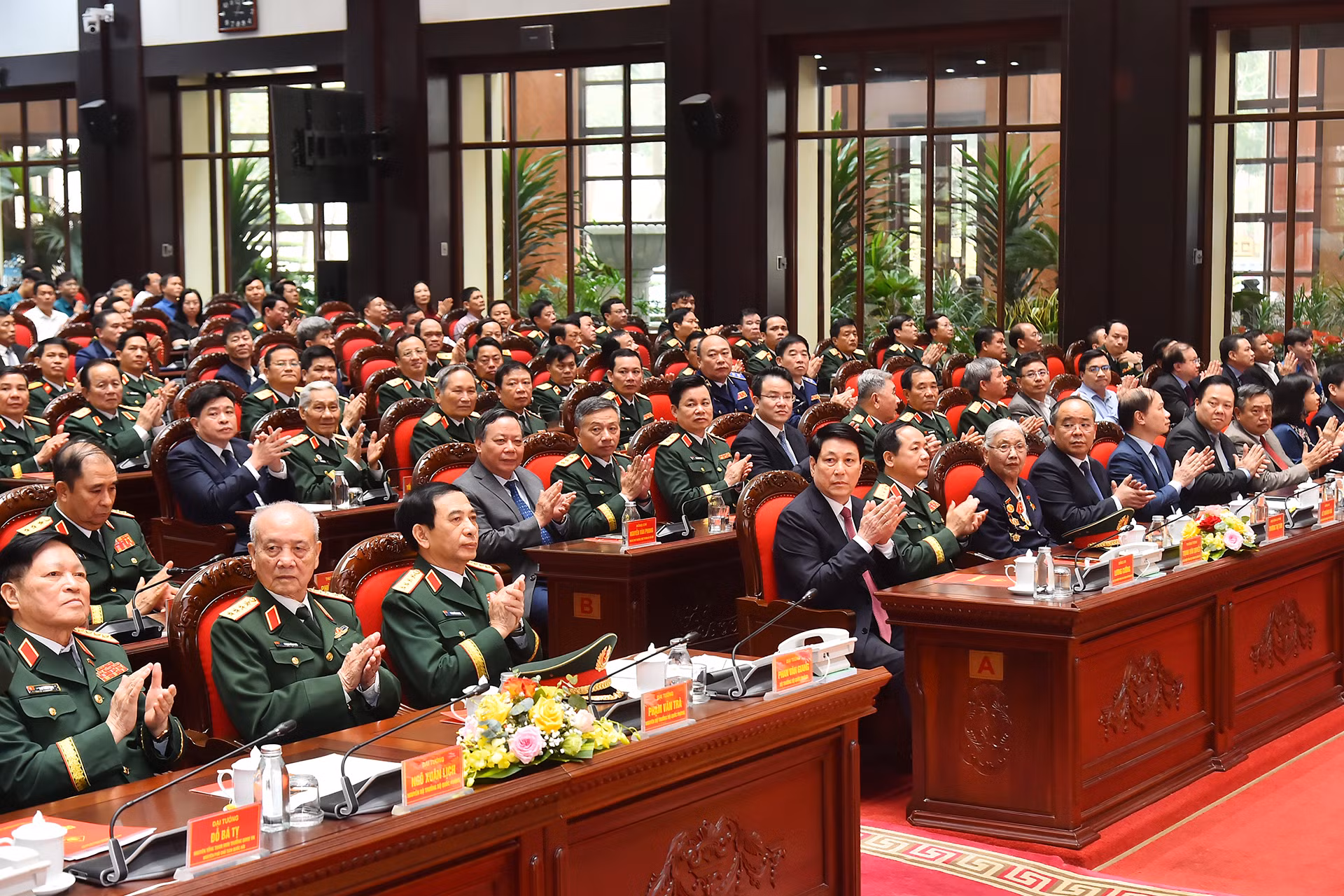Chủ tịch nước Lương Cường cùng các đại biểu dự lễ kỷ niệm.