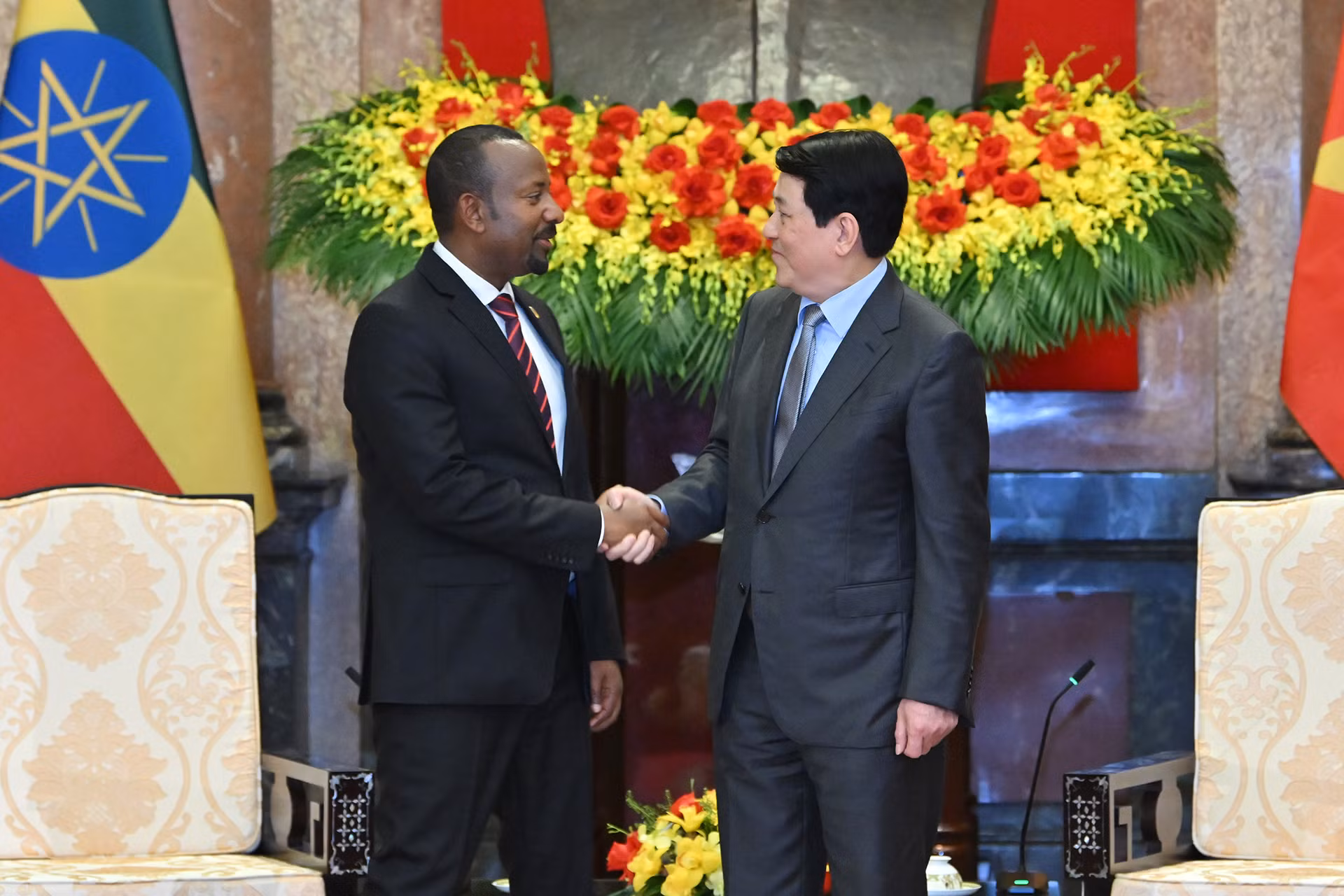 Chủ tịch nước Lương Cường đón chào Thủ tướng Ethiopia Abiy Ahmed Ali tại buổi tiếp.
