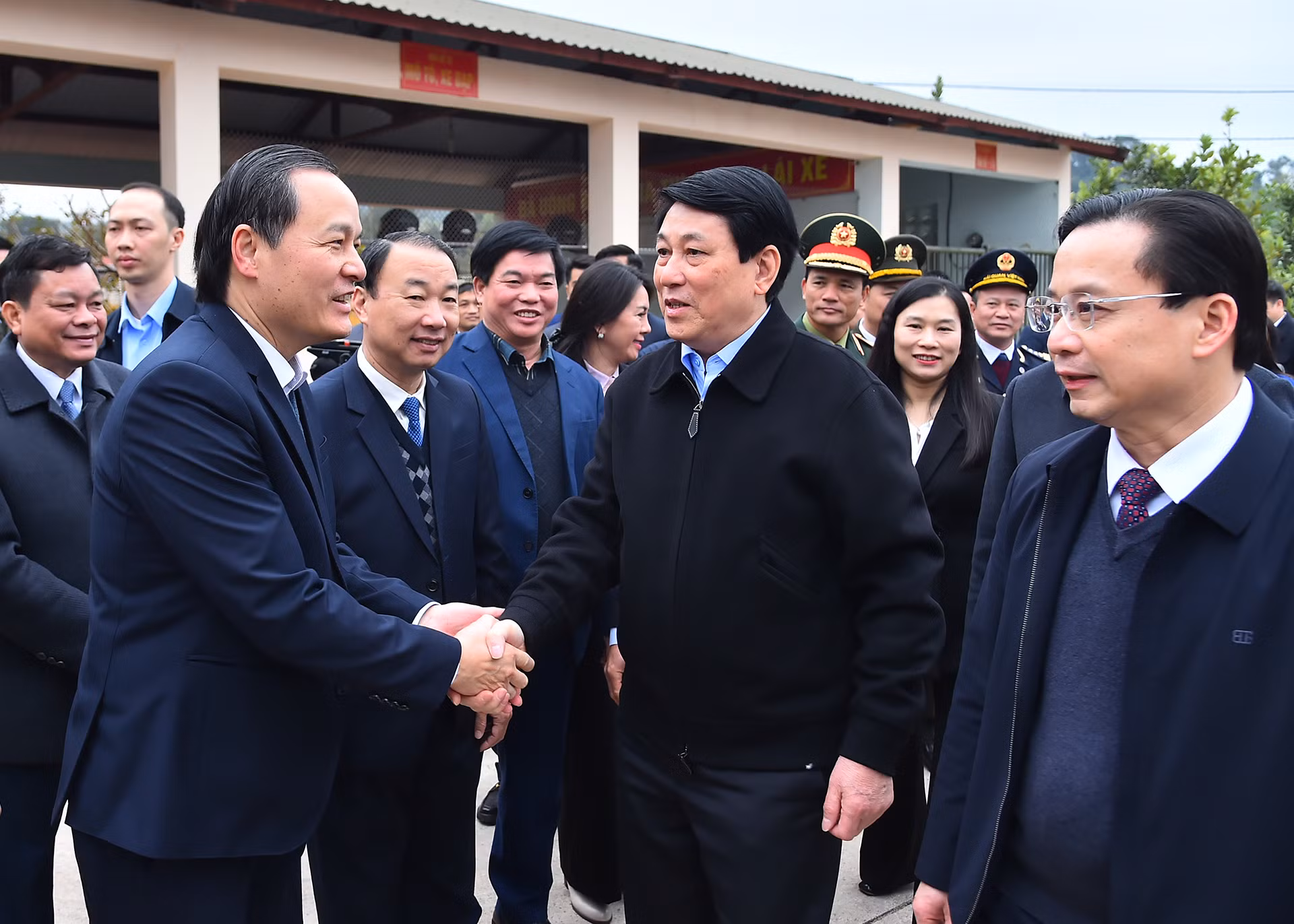 Chủ tịch nước Lương Cường với các đại biểu tại lễ phát động.