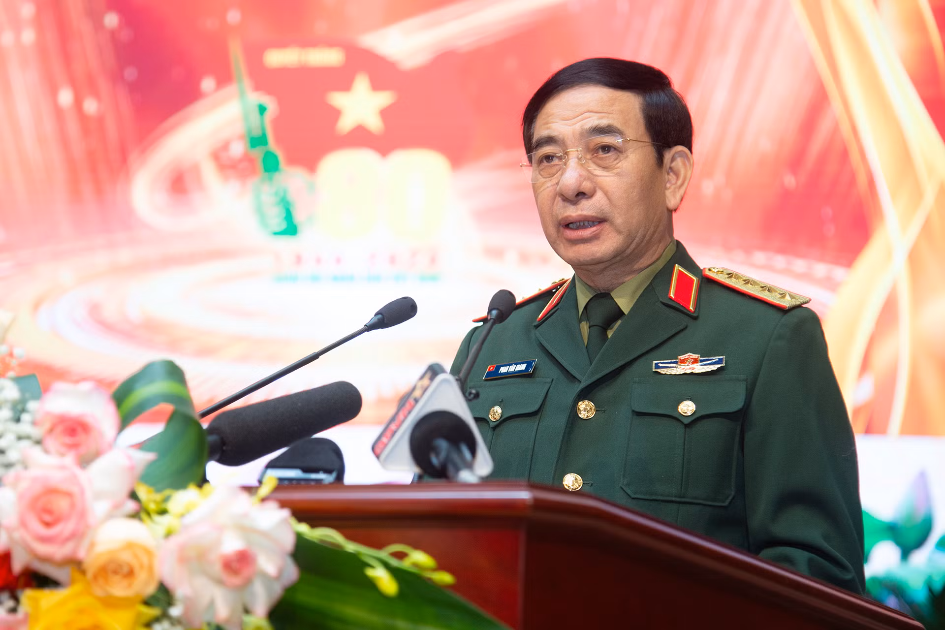 Bộ trưởng Quốc phòng Phan Văn Giang phát biểu tại hội thảo. Bộ trưởng Quốc phòng Phan Văn Giang phát biểu tại hội thảo.
