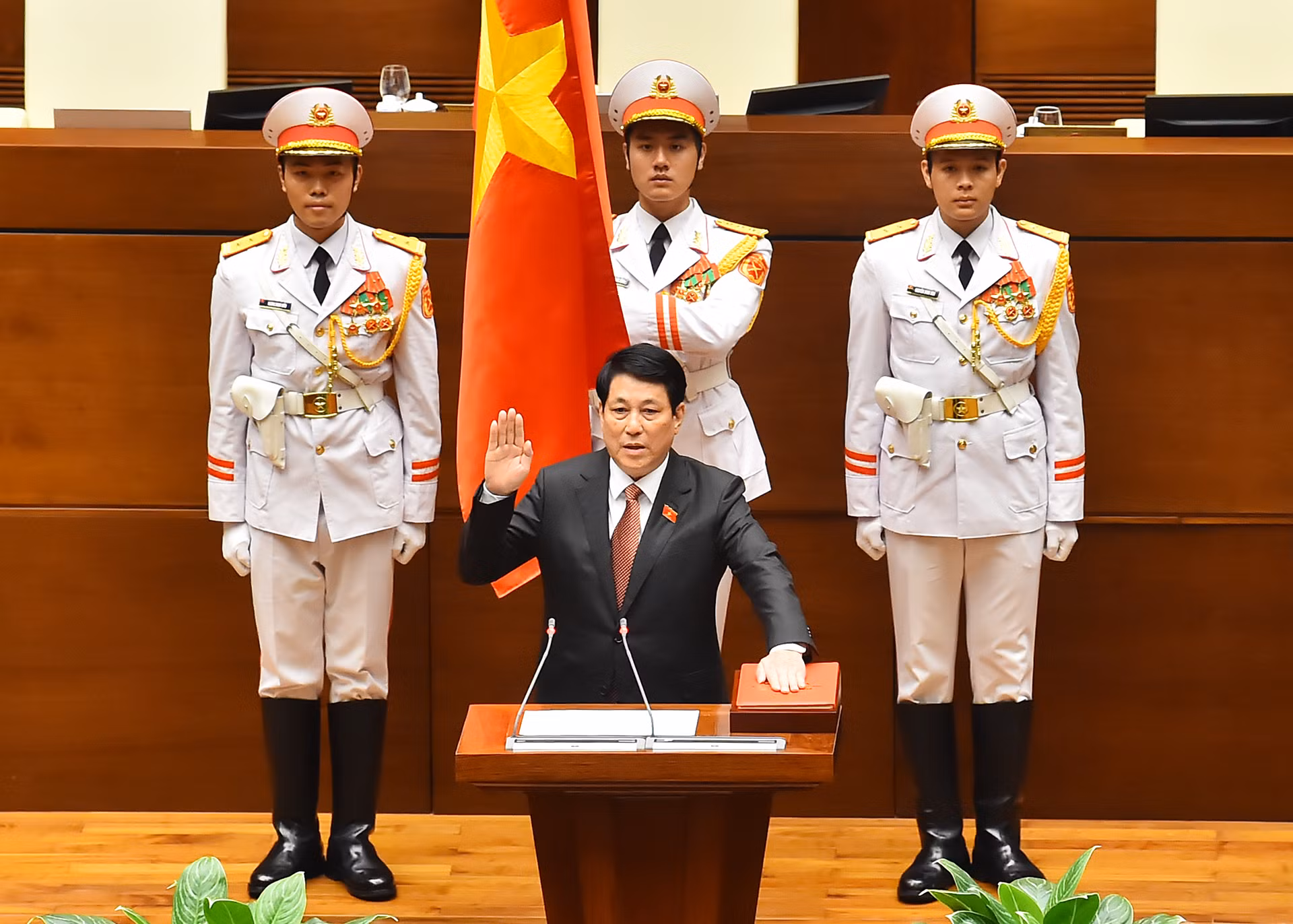 Đồng chí Lương Cường tuyên thệ nhậm chức Chủ tịch nước Cộng hòa xã hội chủ nghĩa Việt Nam nhiệm kỳ 2021-2026.