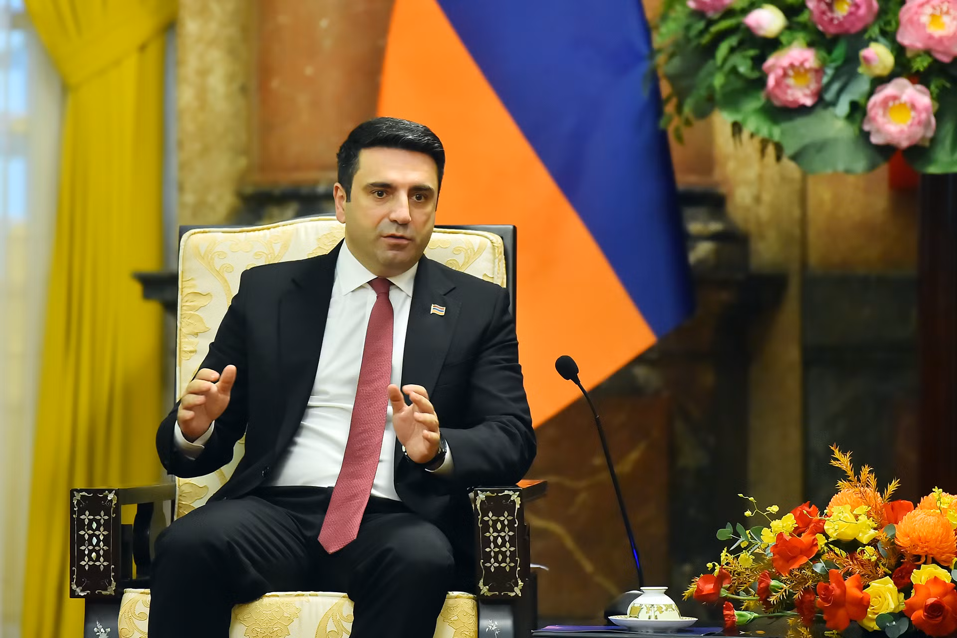Chủ tịch Quốc hội Cộng hòa Armenia Alen Simonyan phát biểu đáp từ Chủ tịch nước Lương Cường.
