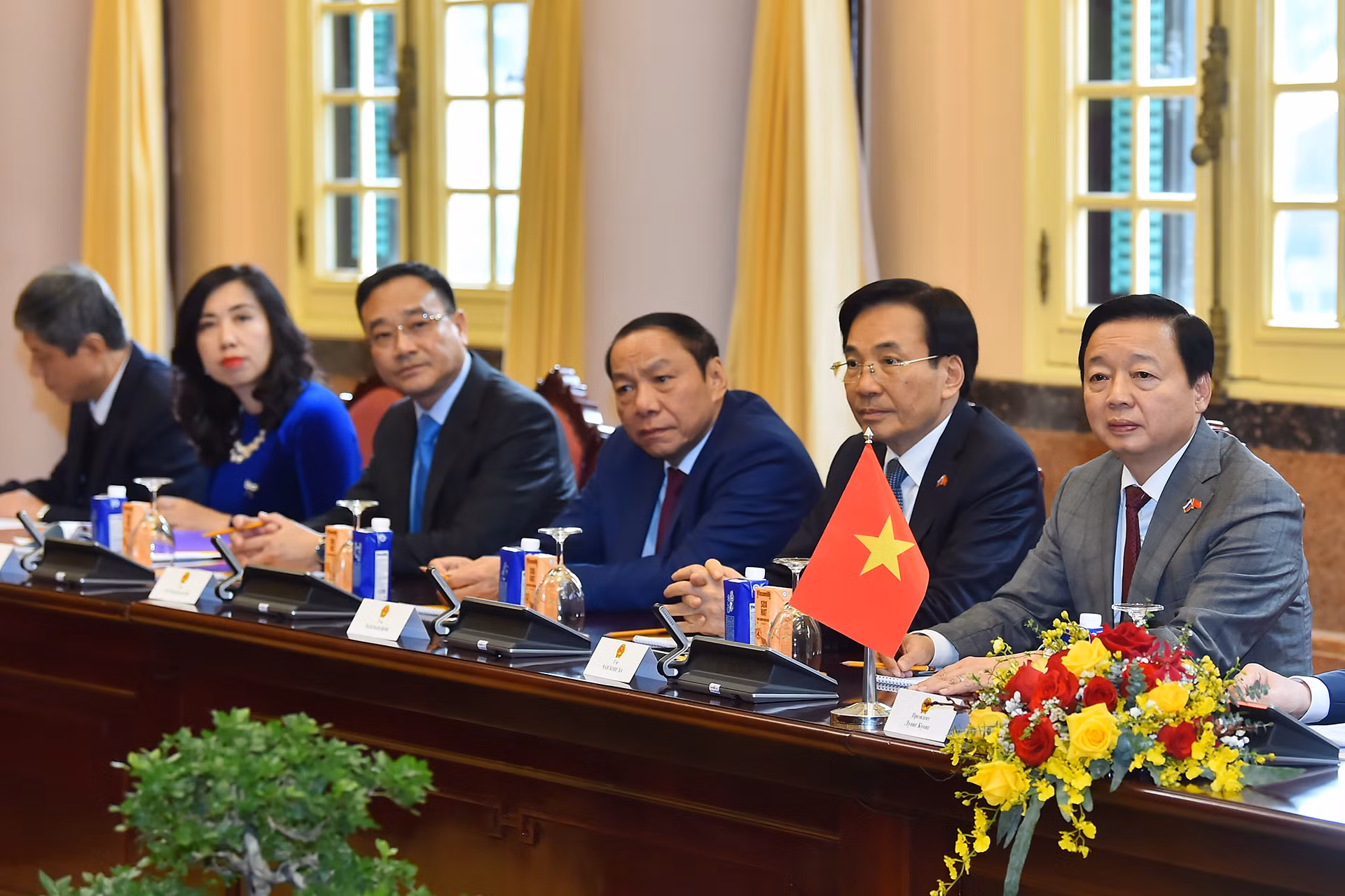 Phó Thủ tướng Trần Hồng Hà cùng các đại biểu tại buổi tiếp. Phó Thủ tướng Trần Hồng Hà cùng các đại biểu tại buổi tiếp.