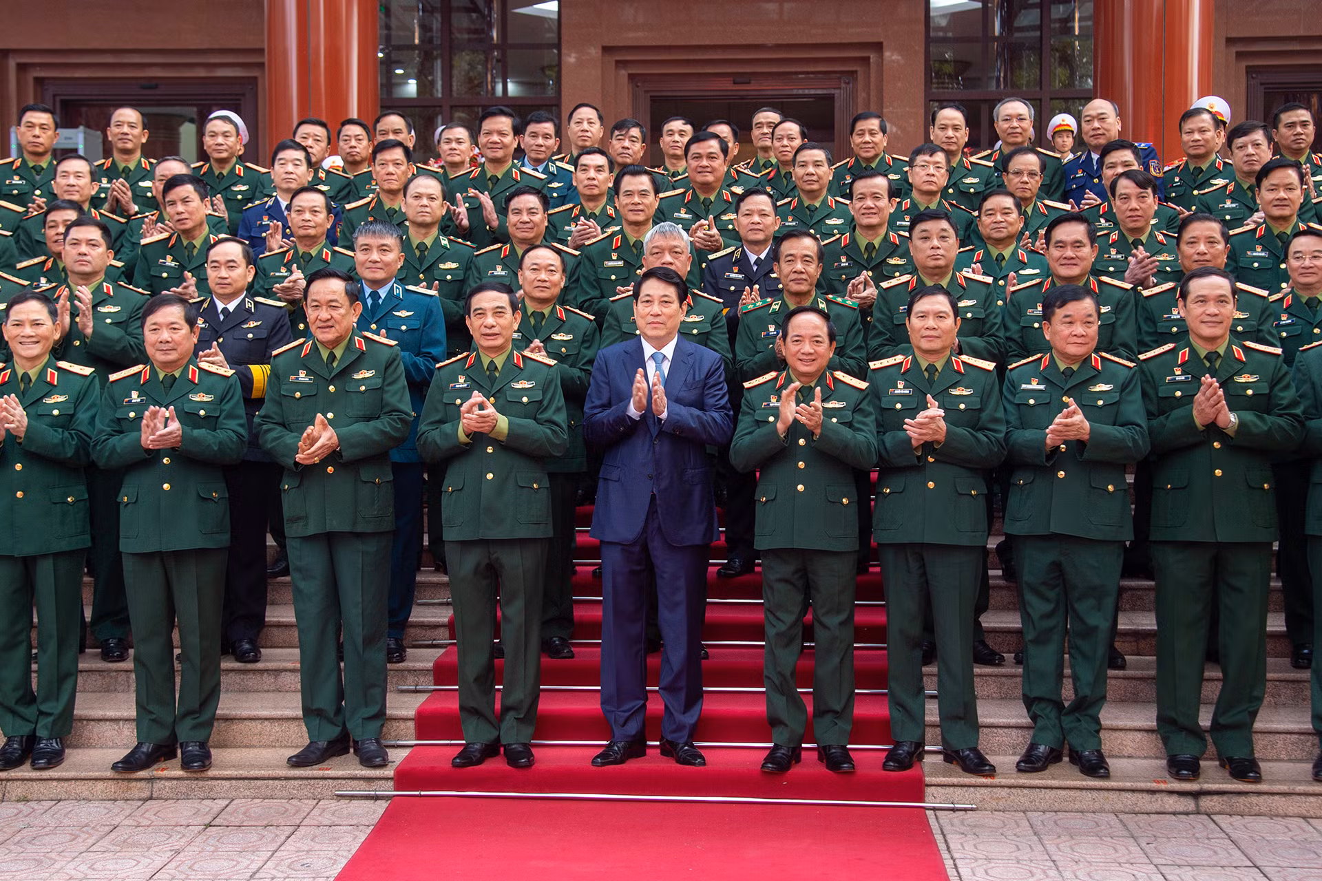 Chủ tịch nước Lương Cường với các đại biểu tại Hội nghị Quân chính toàn quân năm 2024.