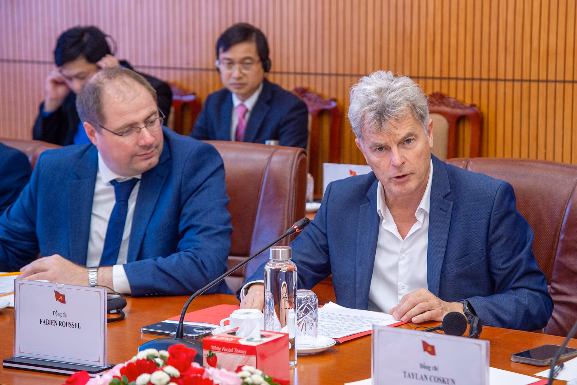 Bí thư toàn quốc Đảng Cộng sản Pháp Fabien Roussel phát biểu mở đầu Hội thảo Lý luận lần thứ 4 giữa Đảng Cộng sản Việt Nam và Đảng Cộng sản Pháp.