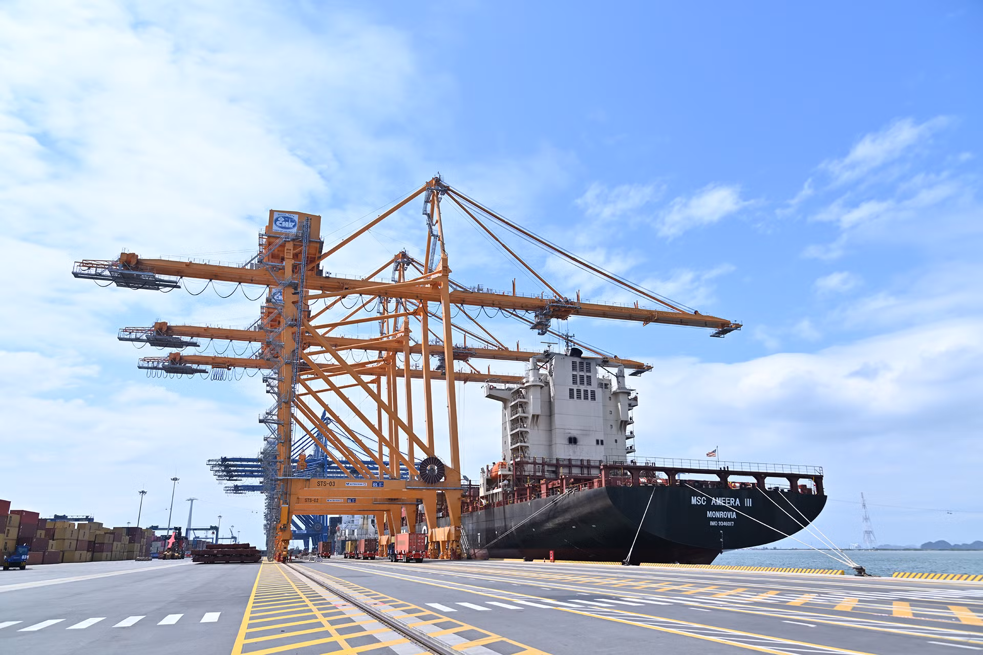 Một góc bến cảng container quốc tế số 3 và 4 Lạch Huyện, Cảng Hải Phòng.