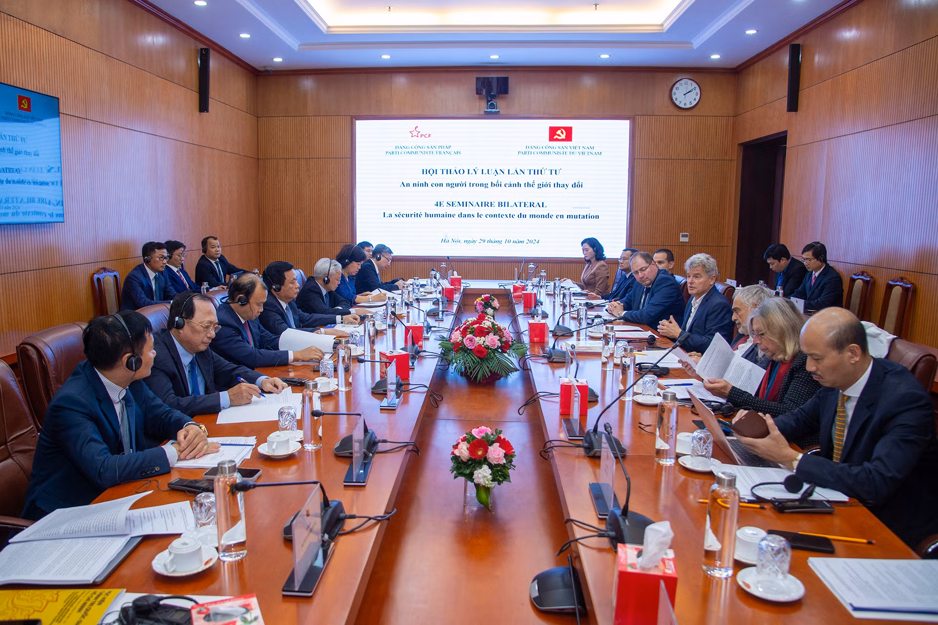 Quang cảnh Hội thảo Lý luận lần thứ 4 giữa Đảng Cộng sản Việt Nam và Đảng Cộng sản Pháp.