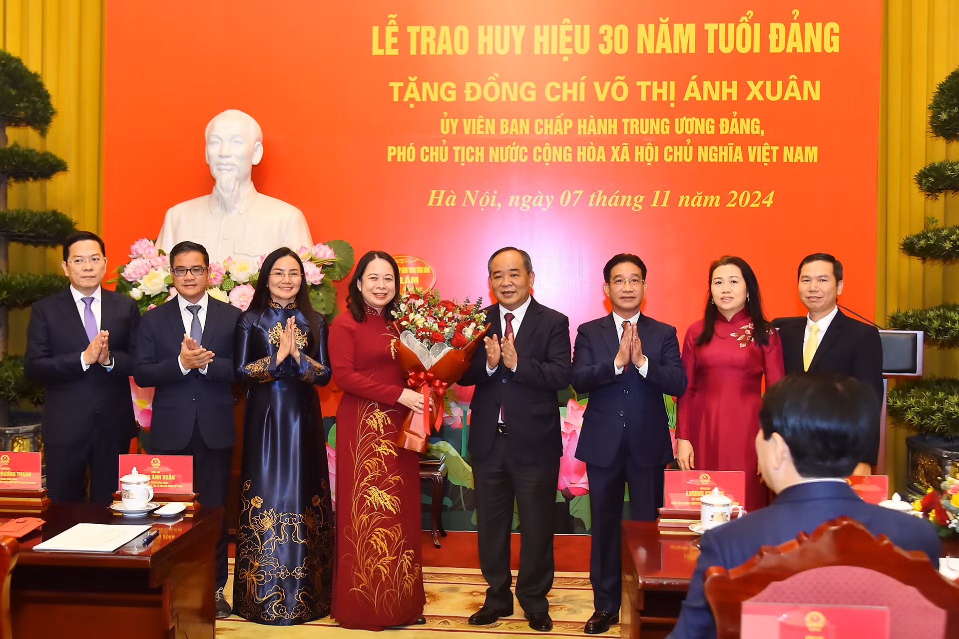 Đảng ủy Văn phòng Chủ tịch nước chúc mừng Phó Chủ tịch nước Võ Thị Ánh Xuân.