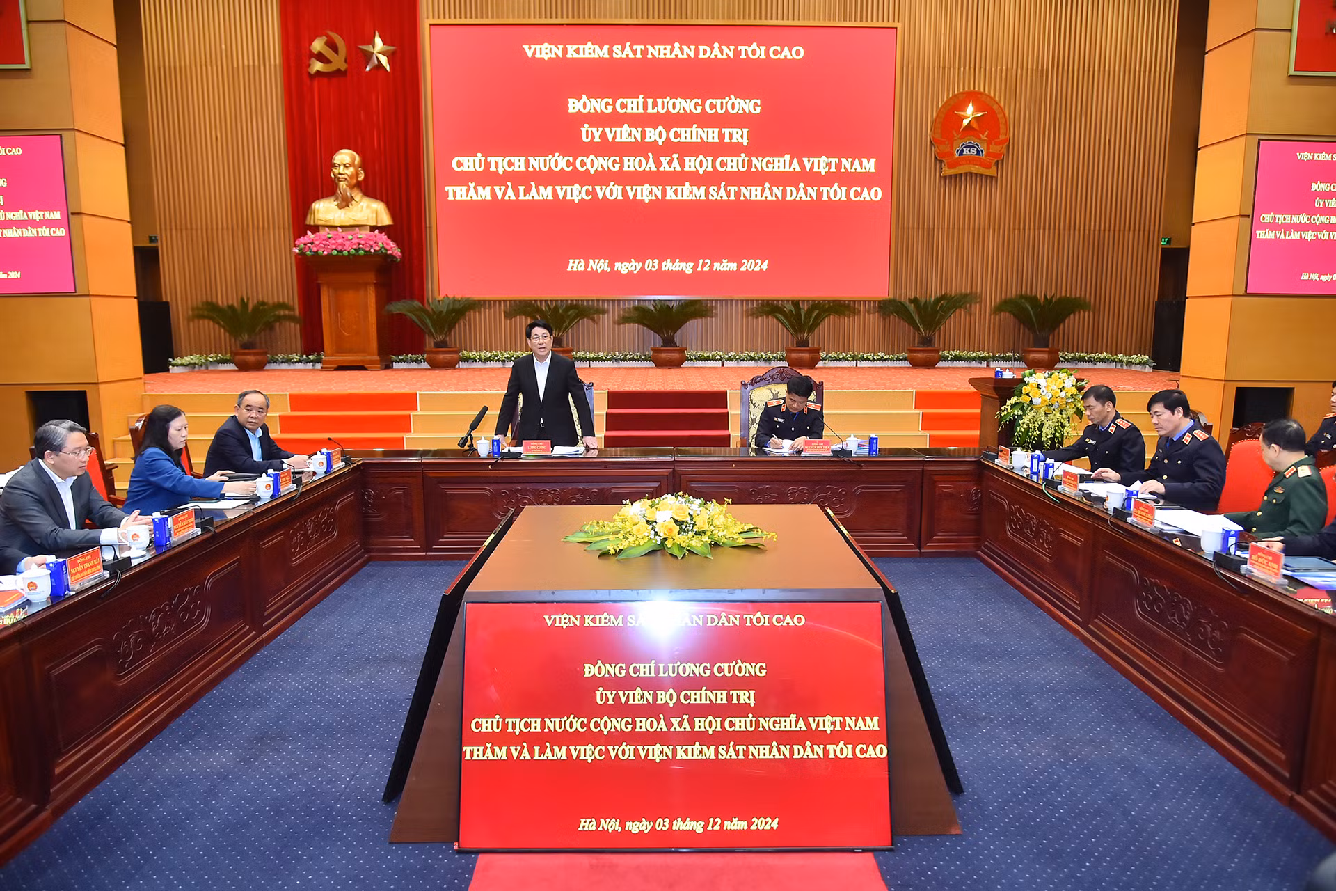 Quang cảnh buổi làm việc của Chủ tịch nước Lương Cường và đoàn công tác với Viện Kiểm sát nhân dân tối cao.