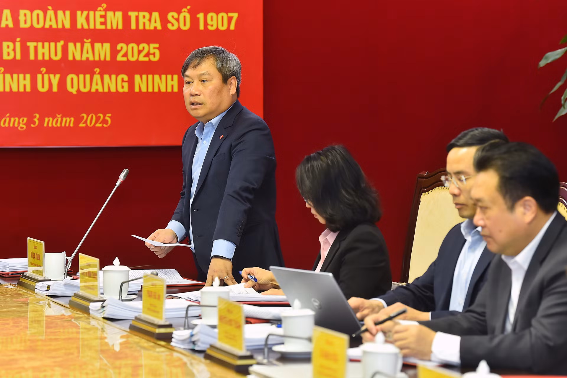 Bí thư Tỉnh ủy Quảng Ninh Vũ Đại Thắng phát biểu ý kiến tiếp thu tại hội nghị.