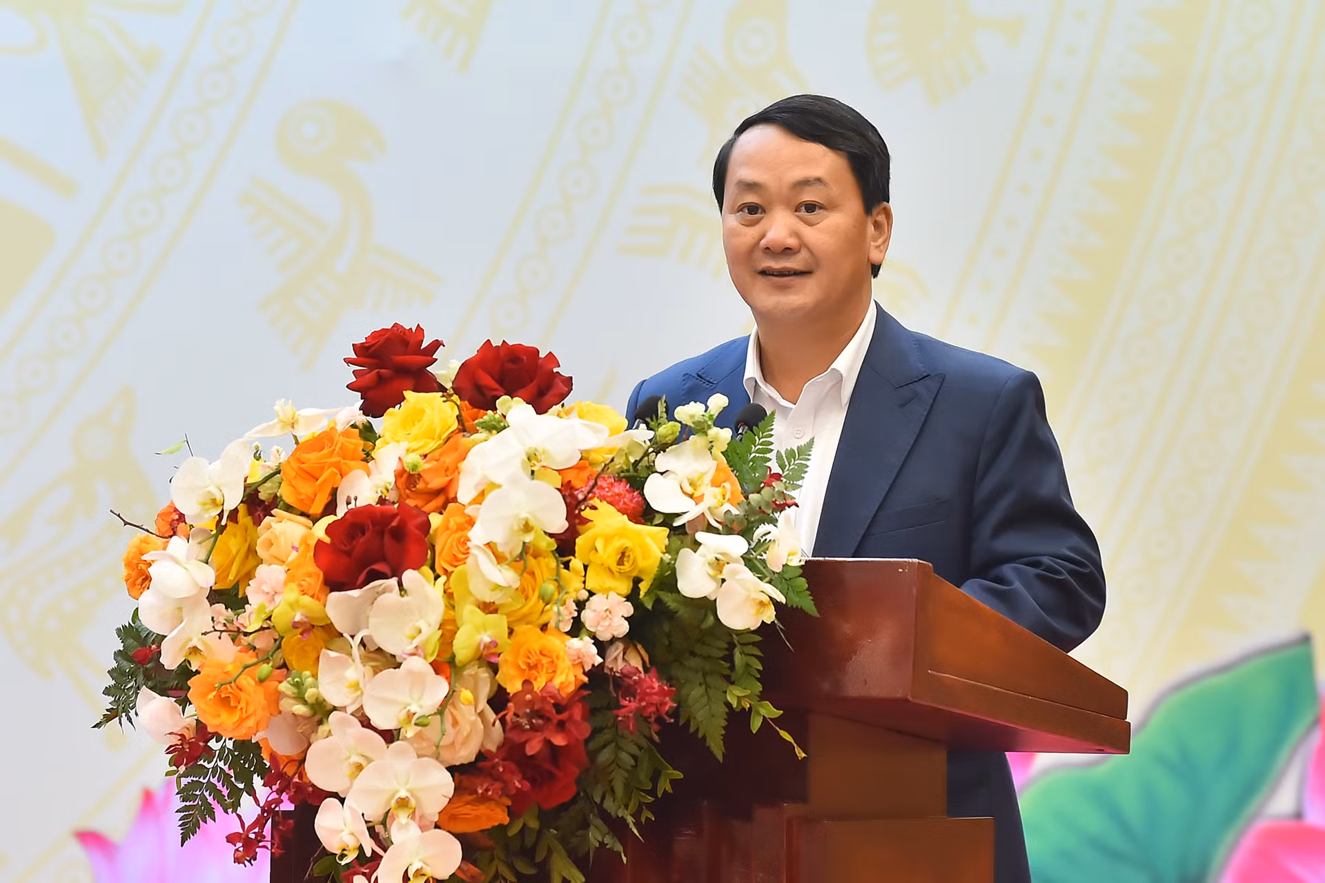 Bộ trưởng, Chủ nhiệm Ủy ban Dân tộc Hầu A Lềnh trình bày tham luận.