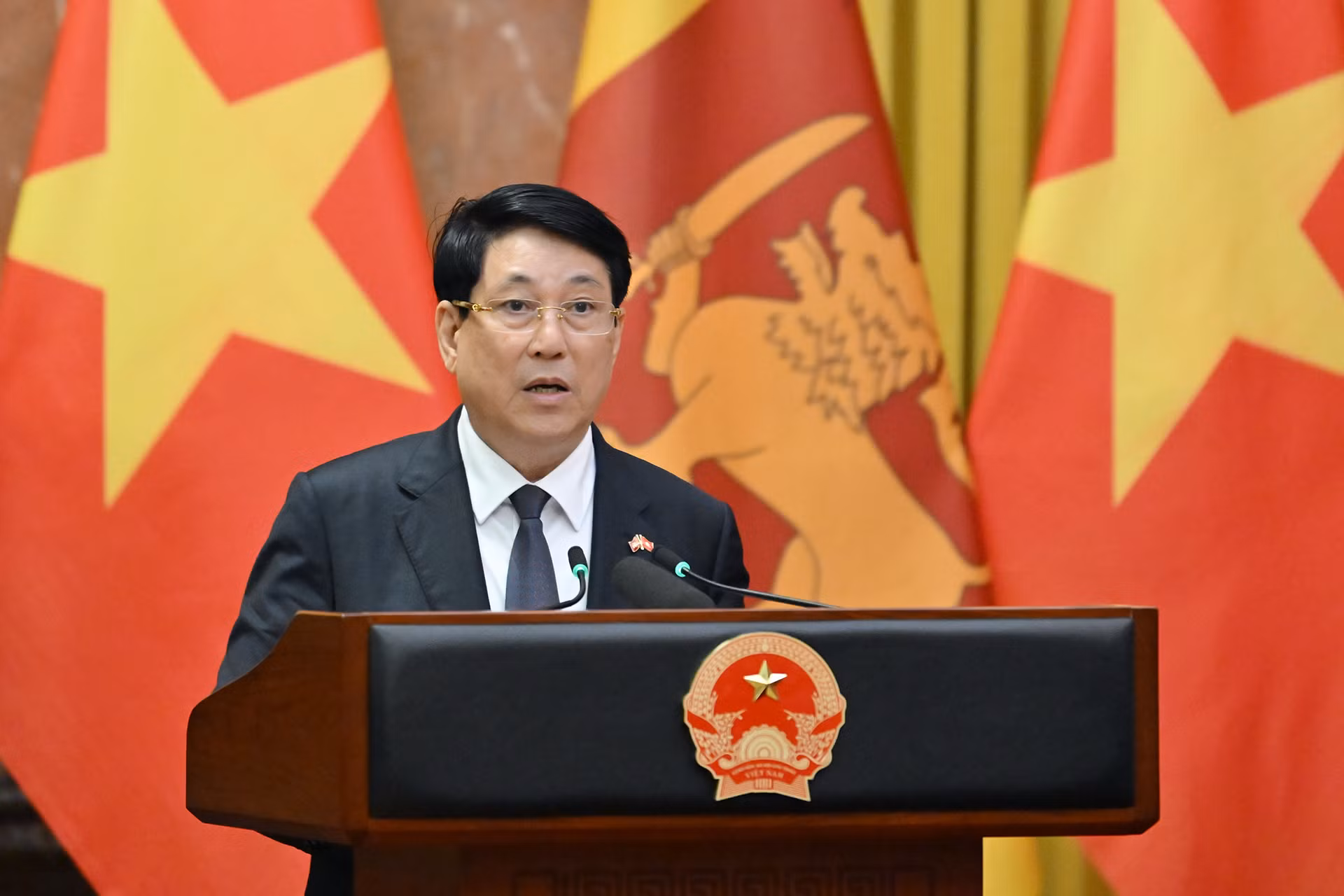Chủ tịch nước Lương Cường phát biểu tại buổi gặp gỡ các cơ quan thông tấn, báo chí. Chủ tịch nước Lương Cường phát biểu tại buổi gặp gỡ các cơ quan thông tấn, báo chí.