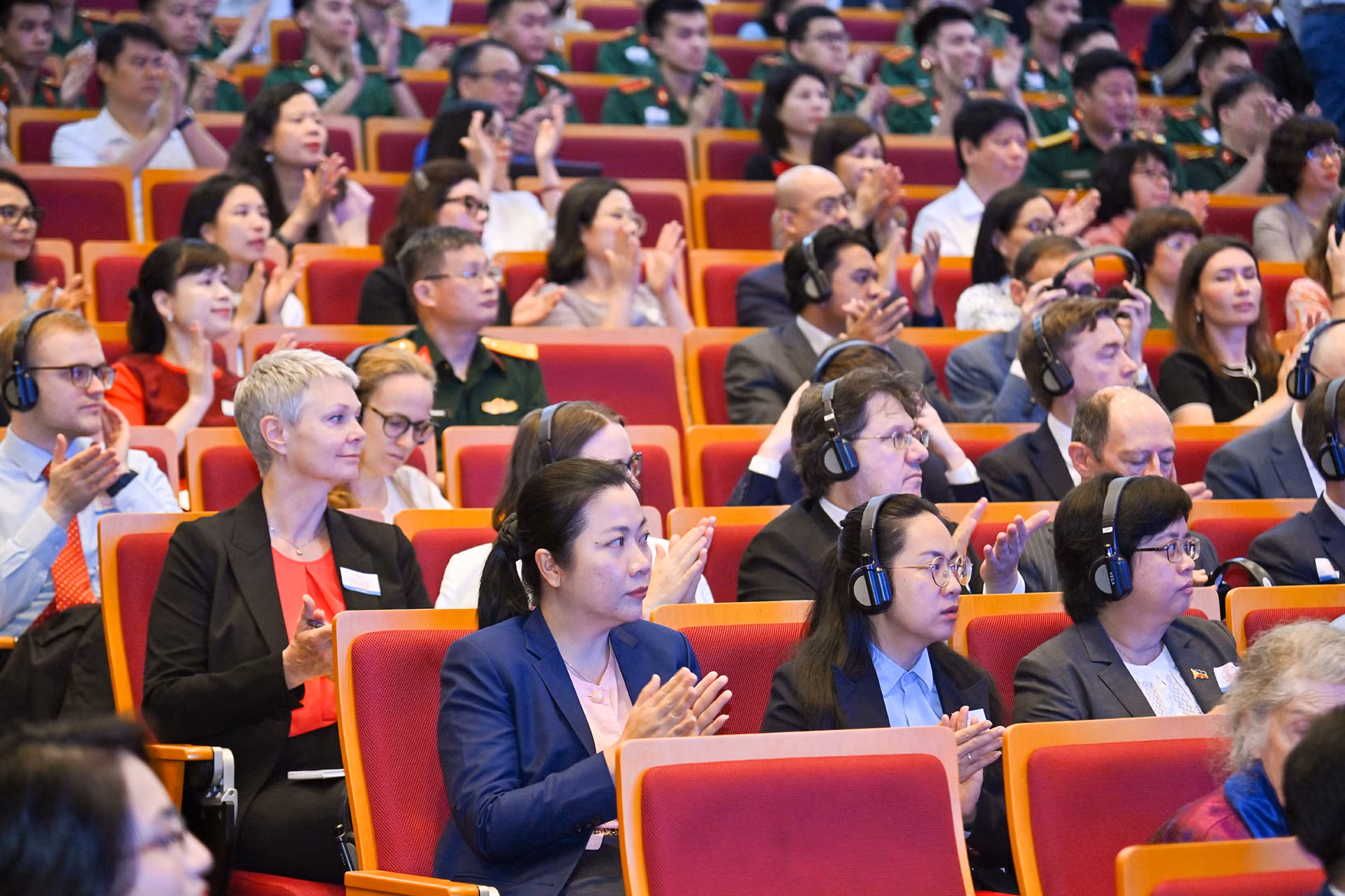 Các đại biểu nước ngoài tham dự hội thảo.