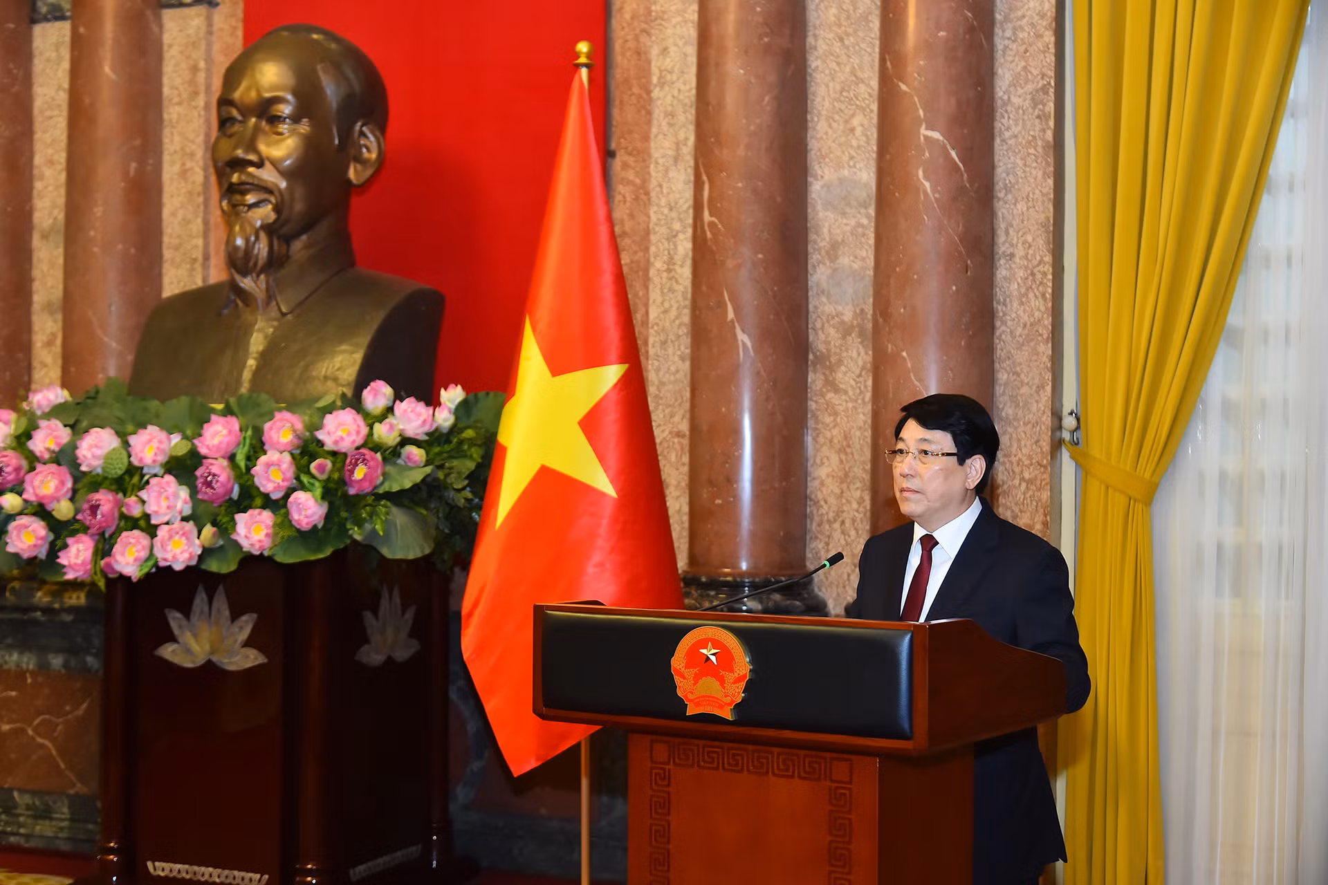 Chủ tịch nước Lương Cường phát biểu giao nhiệm vụ cho Thượng tướng Lê Quốc Hùng, Ủy viên Trung ương Đảng, Thứ trưởng Công an.