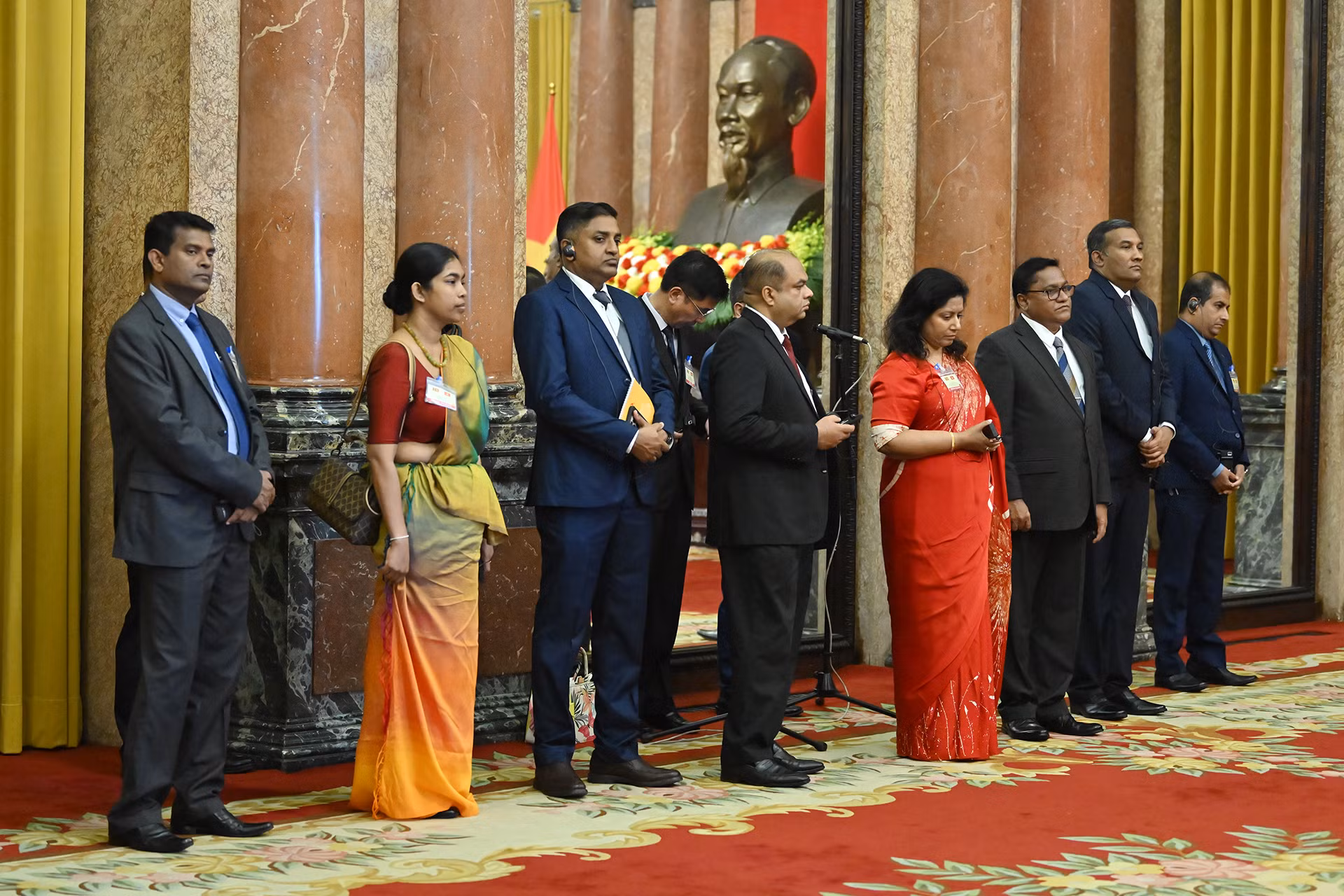 Các đại biểu tháp tùng Tổng thống Sri Lanka Anura Kumara Dissanayaka tại buổi gặp gỡ các cơ quan thông tấn, báo chí. Các đại biểu tháp tùng Tổng thống Sri Lanka Anura Kumara Dissanayaka tại buổi gặp gỡ các cơ quan thông tấn, báo chí.