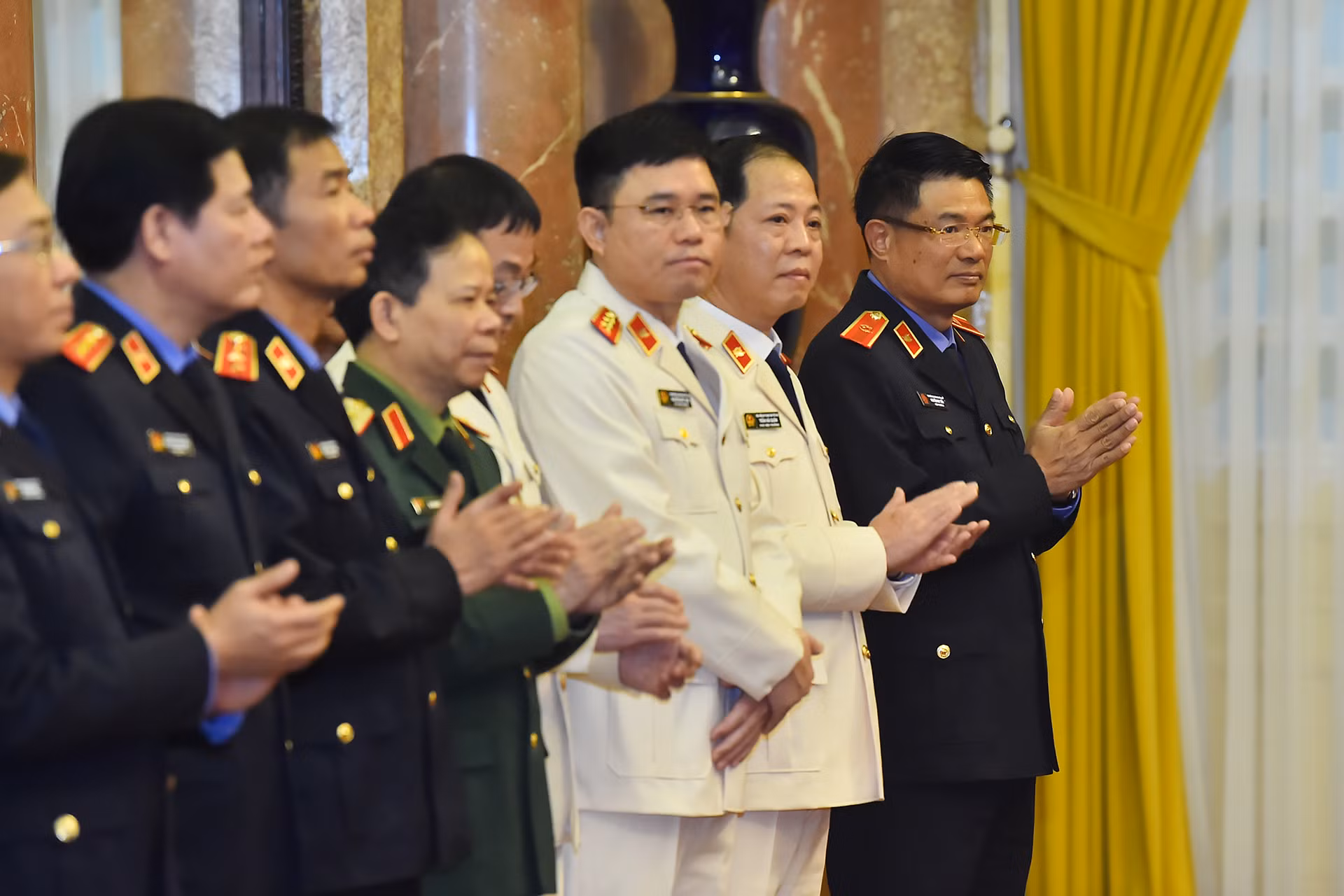 Viện trưởng Viện Kiểm sát nhân dân tối cao Nguyễn Huy Tiến cùng các đại biểu tại buổi lễ.