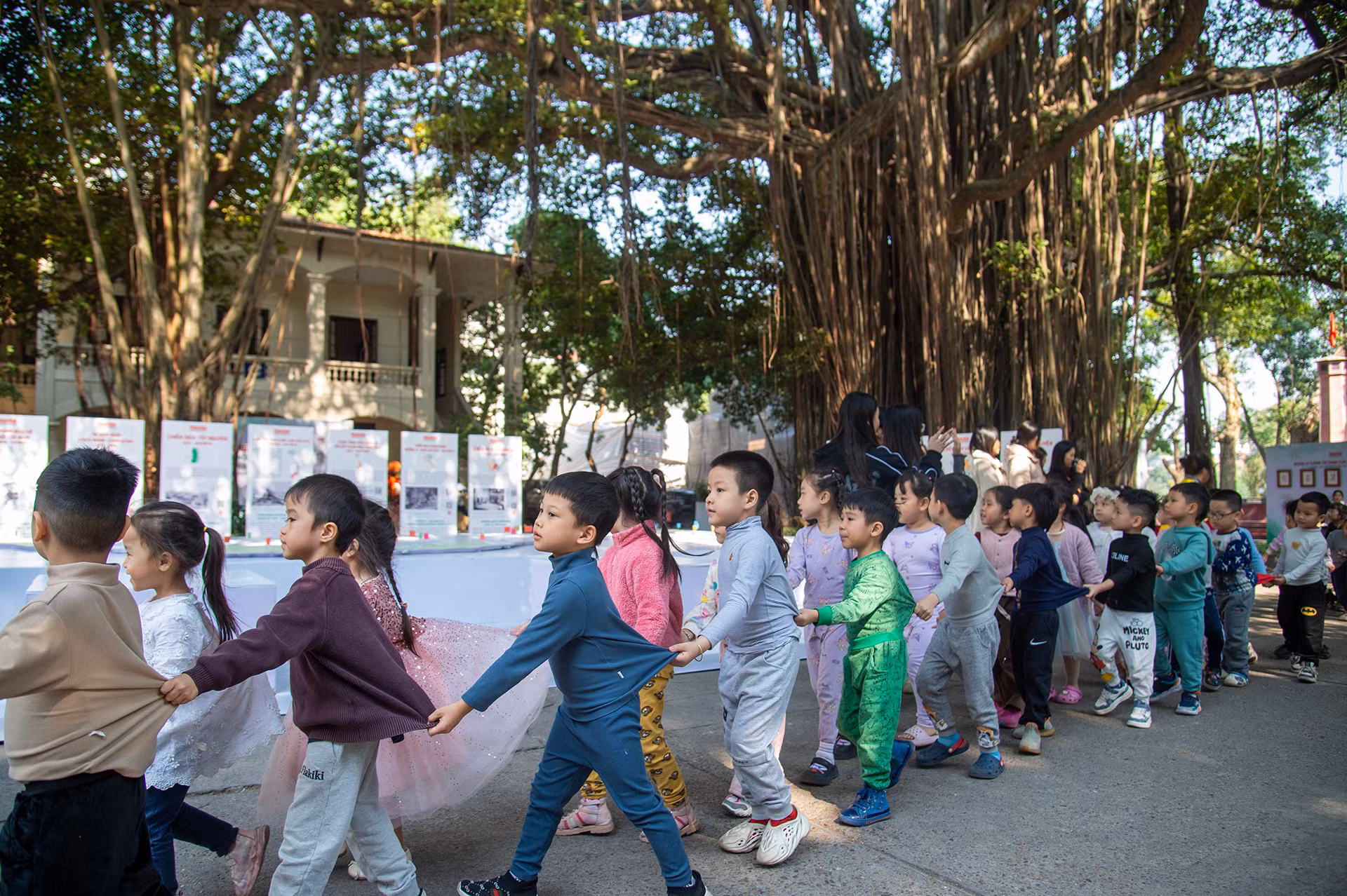 Triển lãm tương tác “Những trận đánh nổi tiếng, những vị tướng tài danh” tiếp tục mở cửa tự do đón khách tham quan đến ngày 22/12/2024 tại Trụ sở Bộ Biên tập Báo Nhân Dân (71 Hàng Trống, Hà Nội). Triển lãm tương tác “Những trận đánh nổi tiếng, những vị tướng tài danh” tiếp tục mở cửa tự do đón khách tham quan đến ngày 22/12/2024 tại Trụ sở Bộ Biên tập Báo Nhân Dân (71 Hàng Trống, Hà Nội).