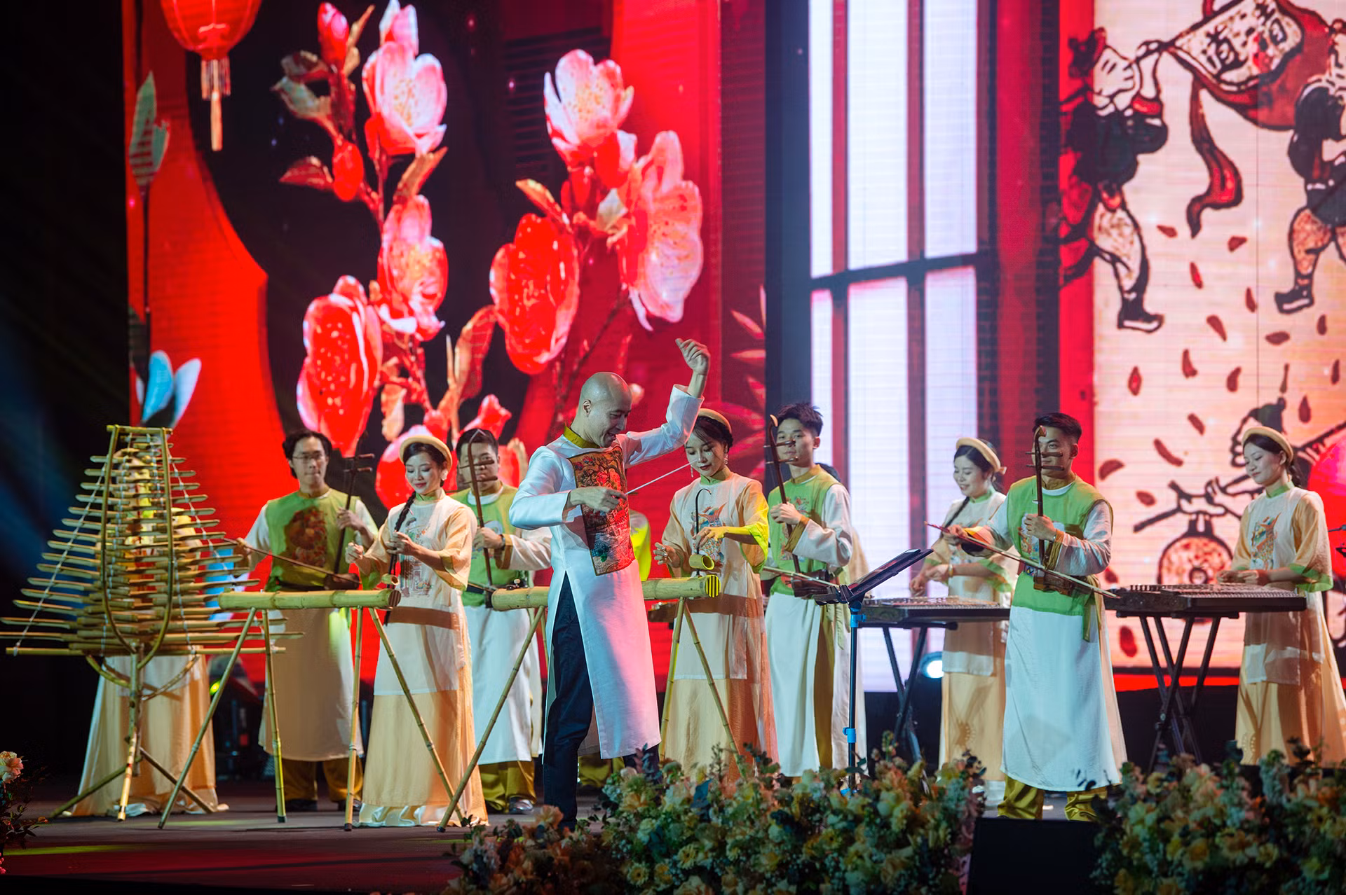 Tiết mục nghệ thuật mở đầu Chương trình giao lưu nghệ thuật "Xuân Quê hương". Tiết mục nghệ thuật mở đầu Chương trình giao lưu nghệ thuật "Xuân Quê hương".