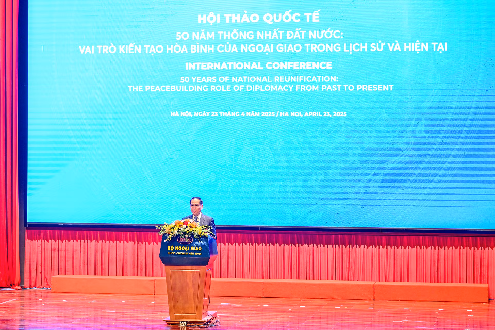 Phó Thủ tướng, Bộ trưởng Ngoại giao Bùi Thanh Sơn phát biểu khai mạc hội thảo.