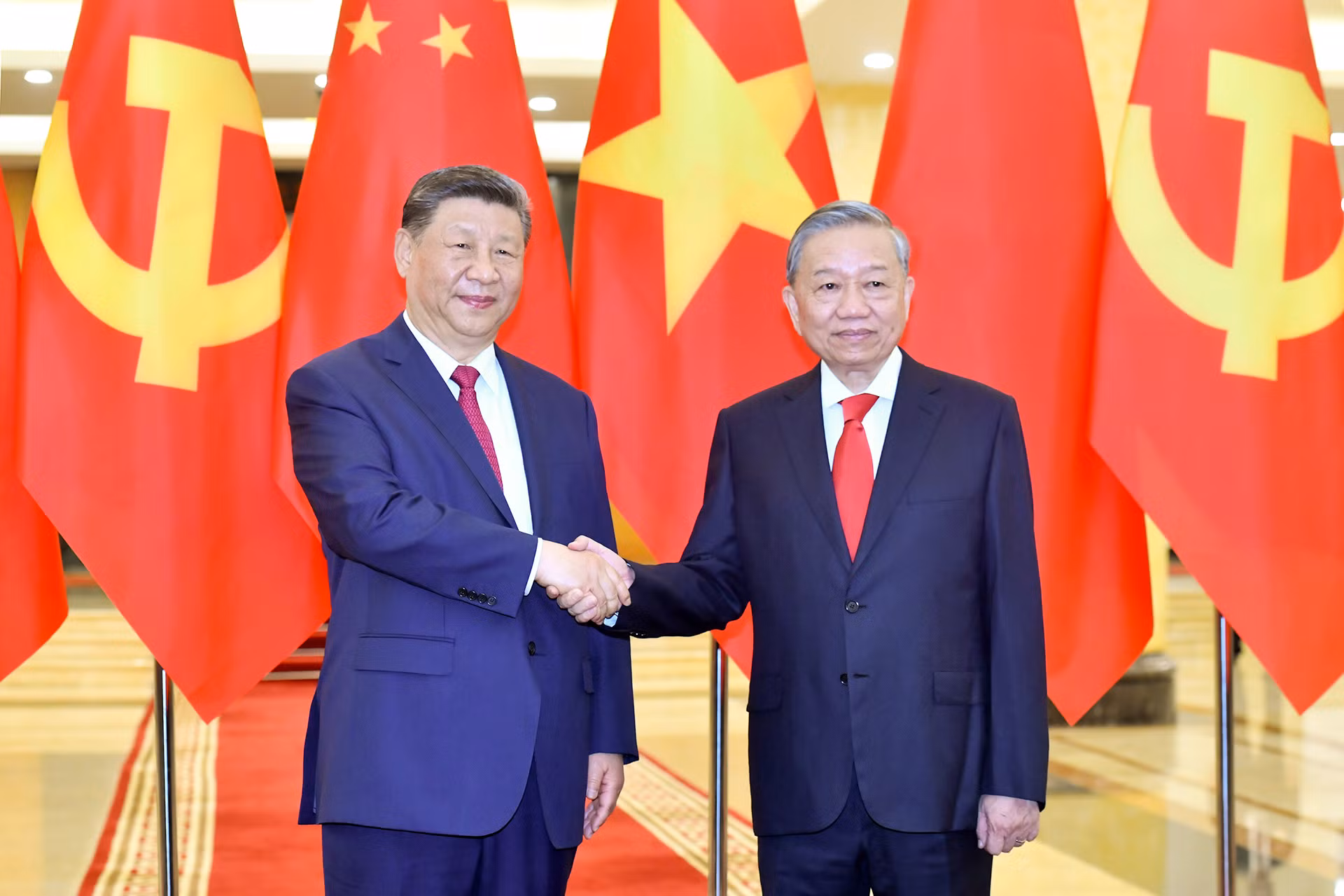 Chuyến thăm cấp Nhà nước của Tổng Bí thư, Chủ tịch Trung Quốc Tập Cận Bình diễn ra trong thời gian chưa đầy một năm sau chuyến thăm cấp Nhà nước đến Trung Quốc rất thành công của Tổng Bí thư Tô Lâm. Chuyến thăm càng thêm ý nghĩa khi được tiến hành trong Năm giao lưu nhân văn Việt Nam-Trung Quốc, kỷ niệm 75 năm thiết lập quan hệ ngoại giao hai nước (1950-2025).