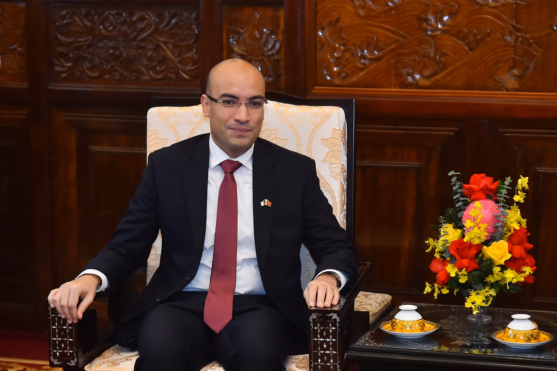 Đại sứ Cộng hòa Algeria Dân chủ và Nhân dân Sofiane Chaib phát biểu tại buổi tiếp.
