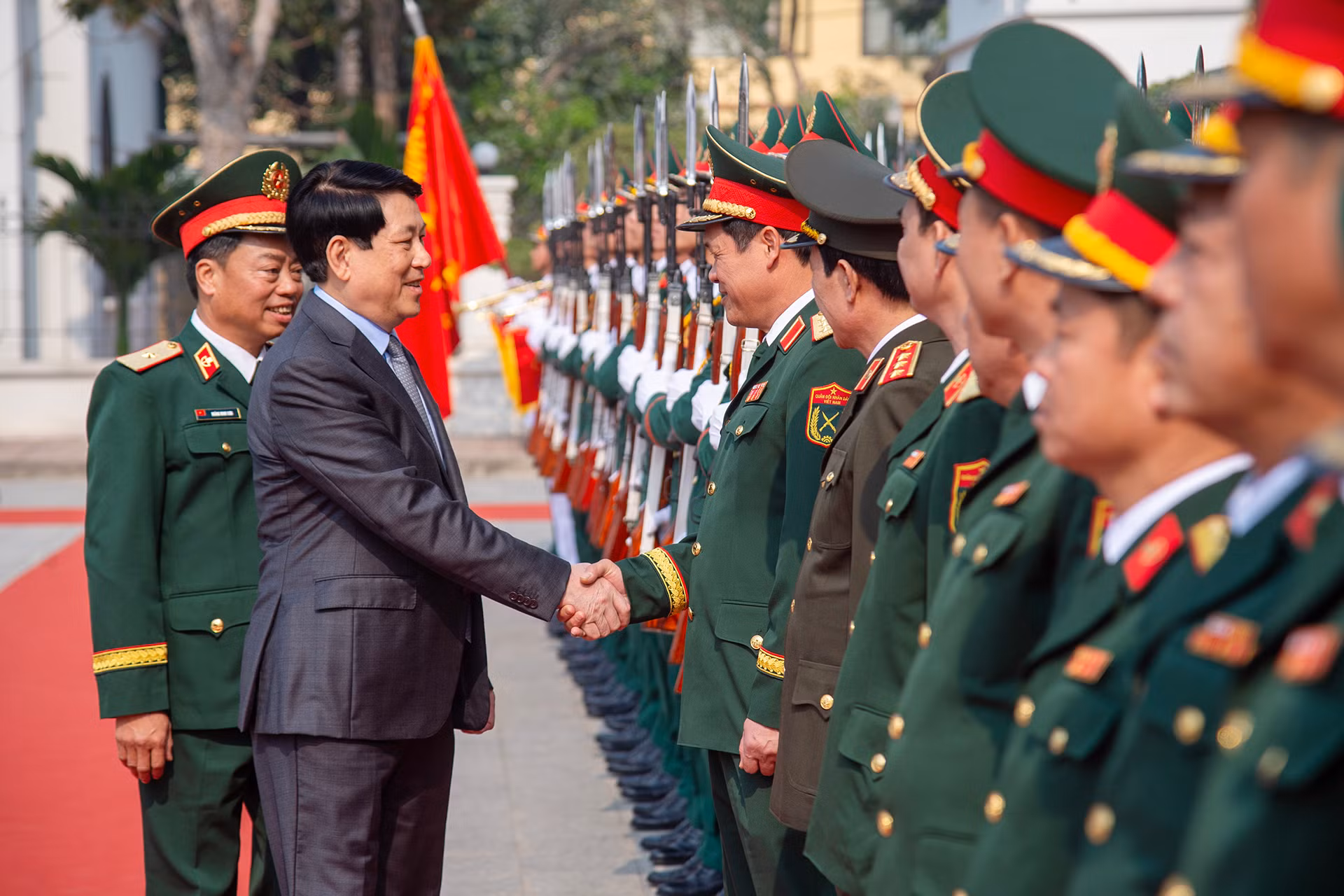 Chủ tịch nước Lương Cường với các đại biểu tại buổi làm việc.