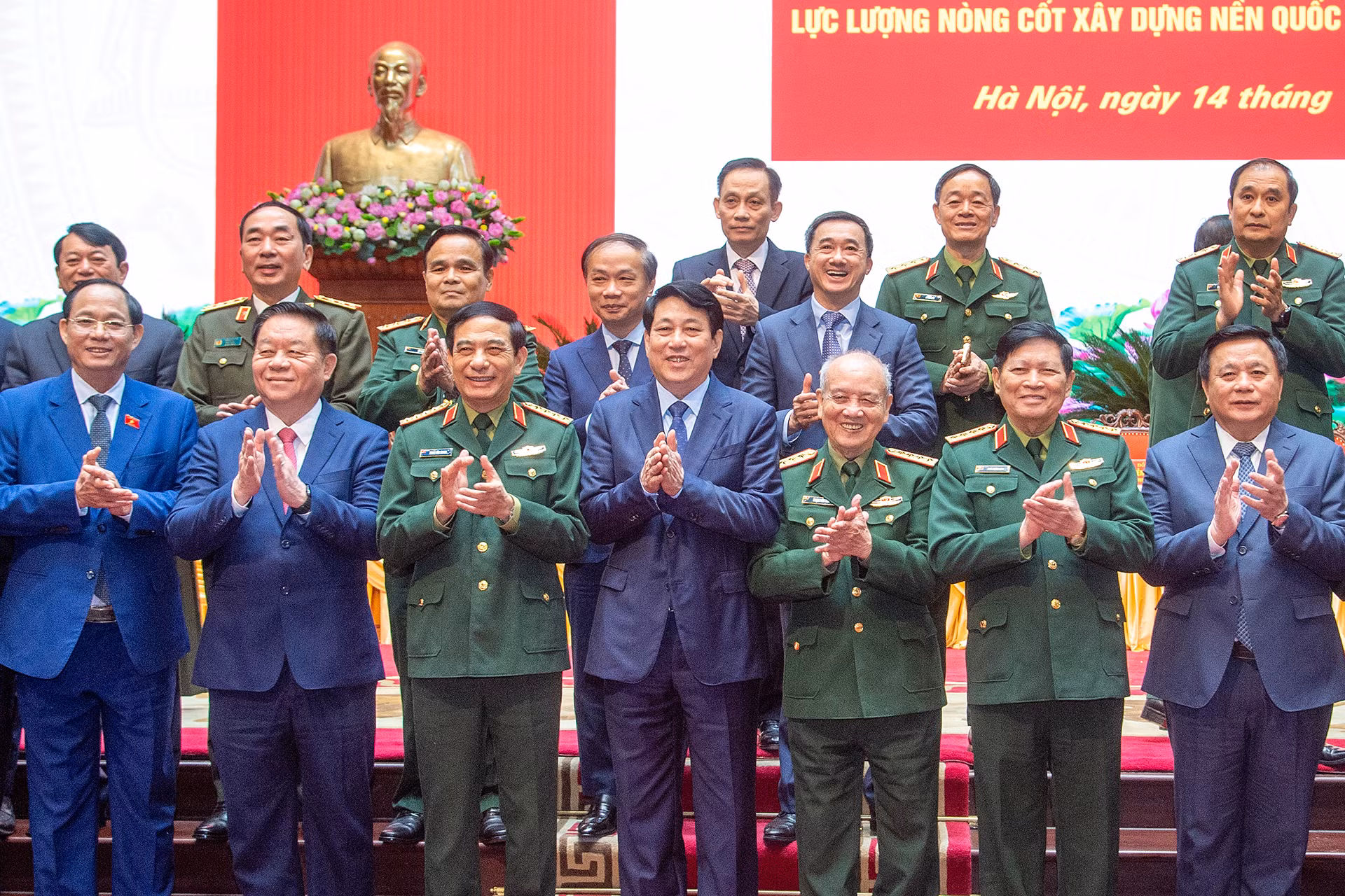 Chủ tịch nước Lương Cường với các đại biểu tại hội thảo. Chủ tịch nước Lương Cường với các đại biểu tại hội thảo.