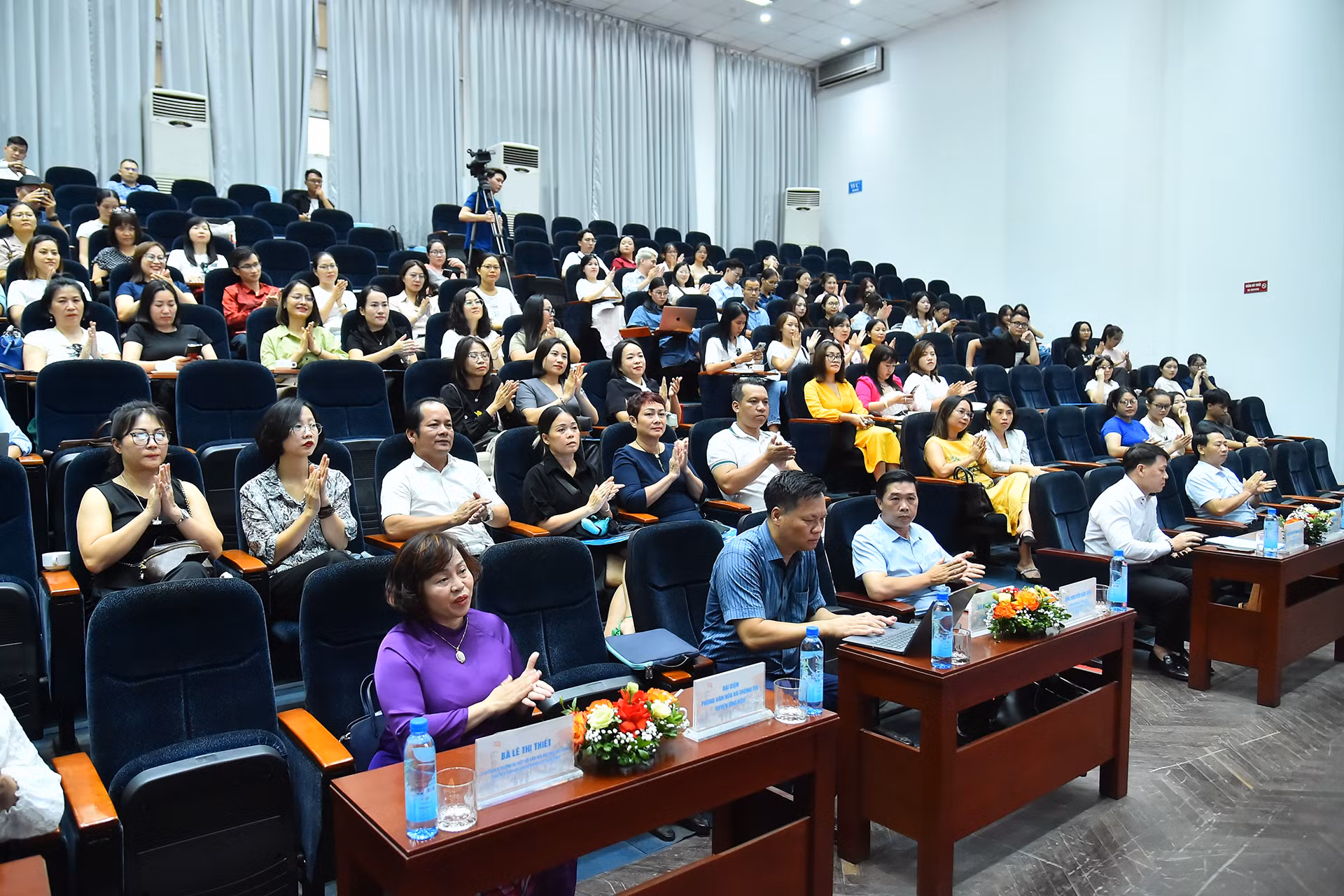 Các đại biểu tham dự toạ đàm “Điểm đến du lịch Thu Hà Nội”. Các đại biểu tham dự toạ đàm “Điểm đến du lịch Thu Hà Nội”.