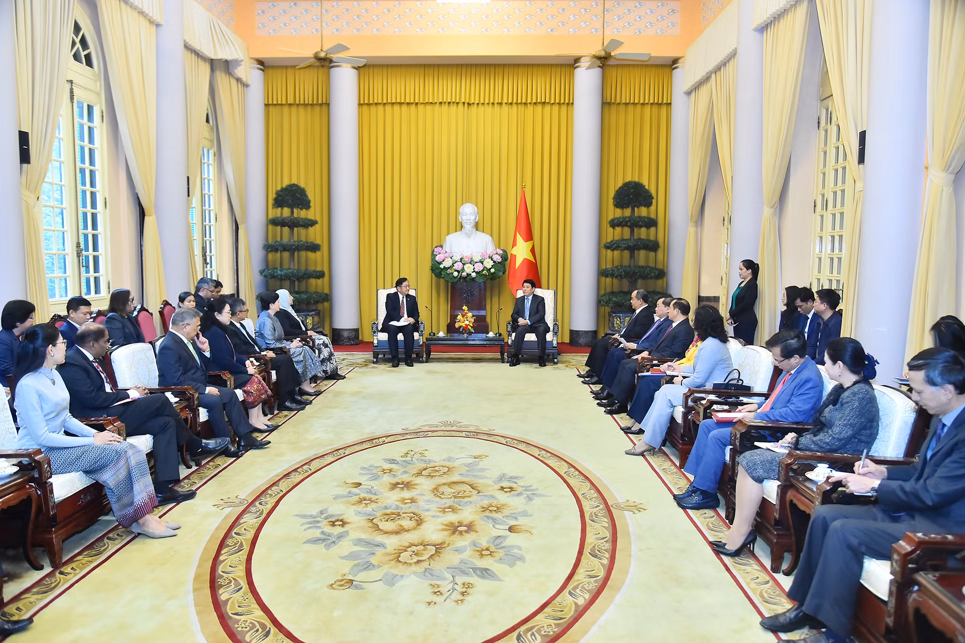 Chủ tịch nước Lương Cường tiếp Đại sứ, Đại biện các nước ASEAN và Timor-Leste. Chủ tịch nước Lương Cường tiếp Đại sứ, Đại biện các nước ASEAN và Timor-Leste.