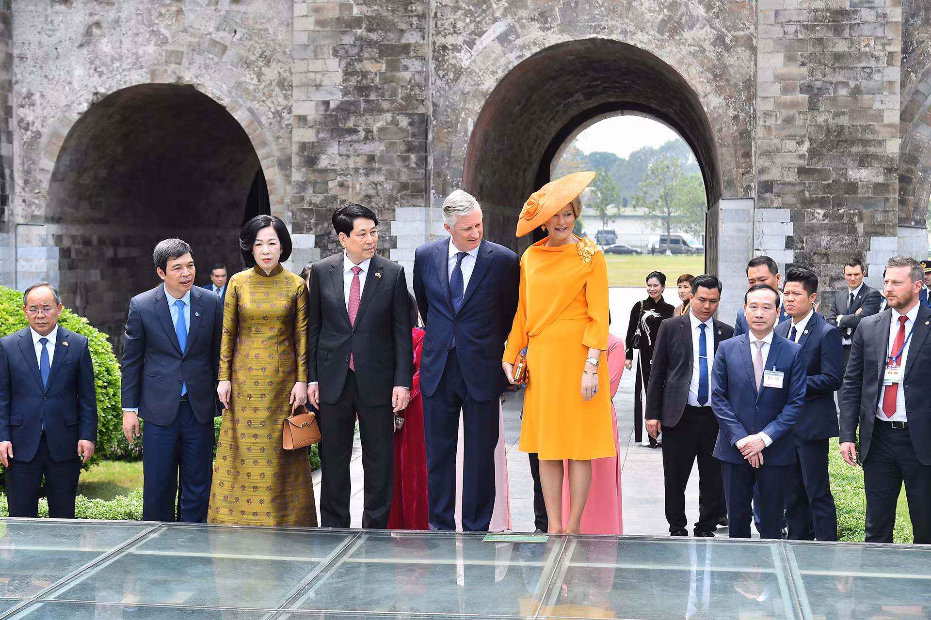 [Ảnh] Chủ tịch nước Lương Cường và Nhà vua Vương quốc Bỉ Philippe thăm Hoàng thành Thăng Long ảnh 3