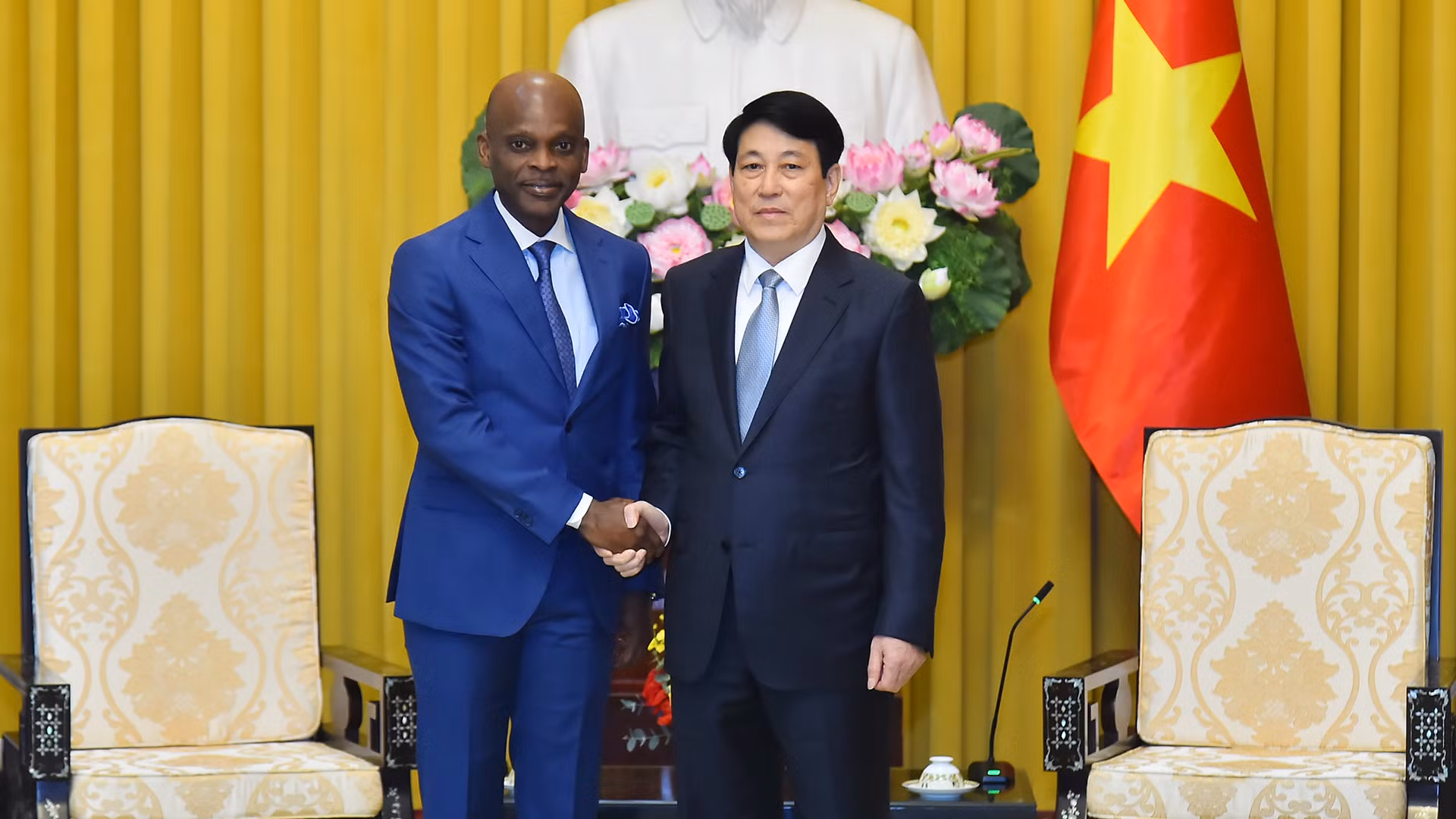 Chủ tịch nước Lương Cường và Bộ trưởng Ngoại giao Togo Robert Dussey tại buổi tiếp.