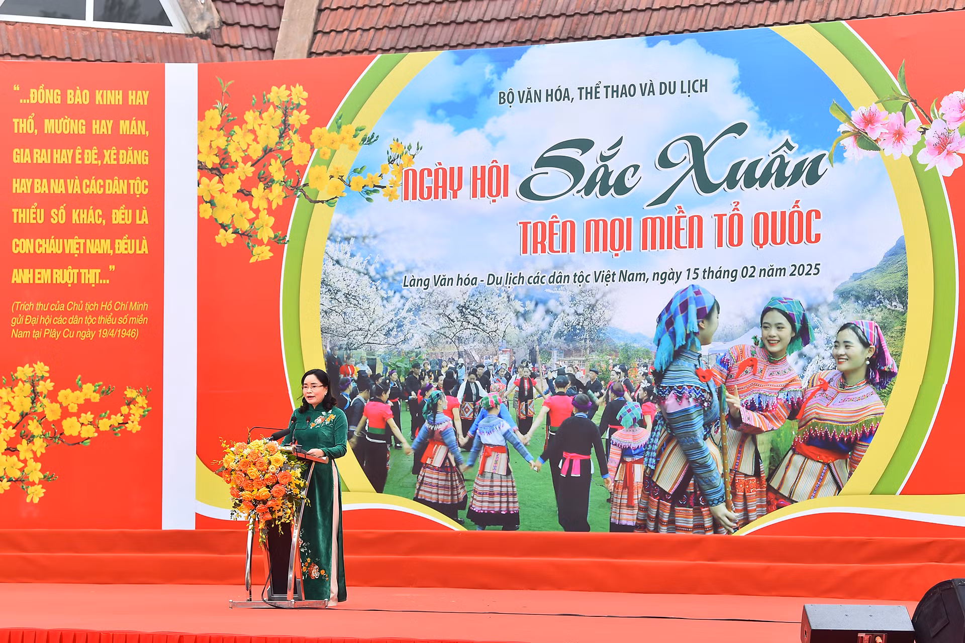 Thứ trưởng Văn hóa, Thể thao và Du lịch Trịnh Thị Thủy phát biểu tại Ngày hội.