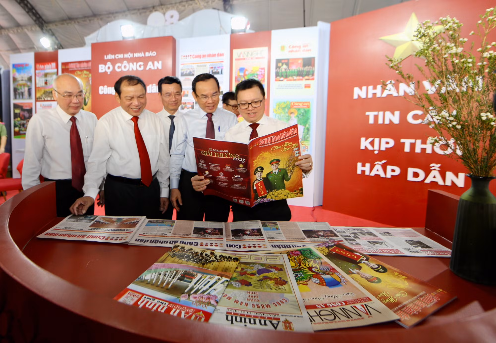 Gian trưng bày Khối báo chí Công an.