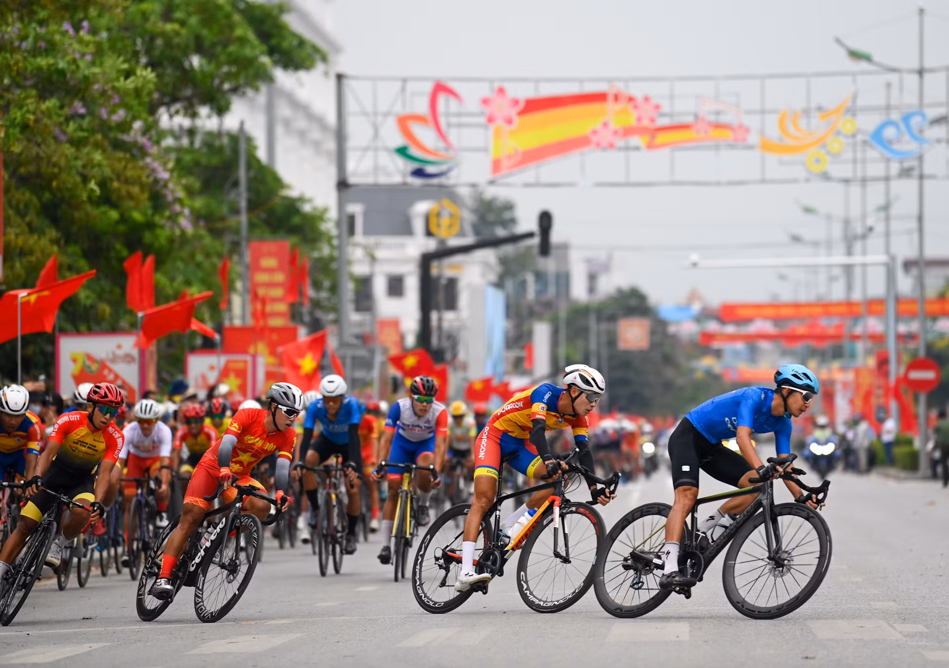 Chiều dài mỗi vòng đua là 2,4km, thi đấu 17 vòng (tổng cự ly 40,8km). Chiều dài mỗi vòng đua là 2,4km, thi đấu 17 vòng (tổng cự ly 40,8km).