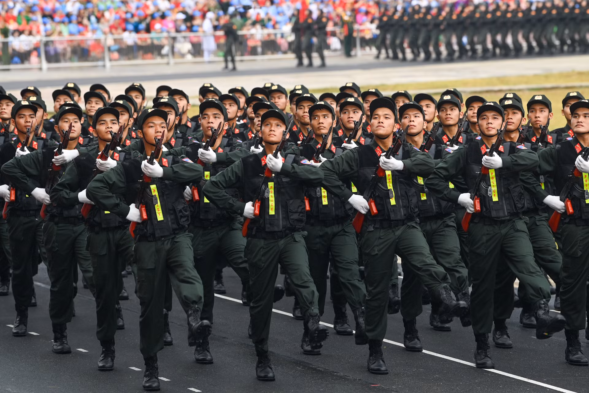 Khối nam sĩ quan Cảnh sát cơ động.