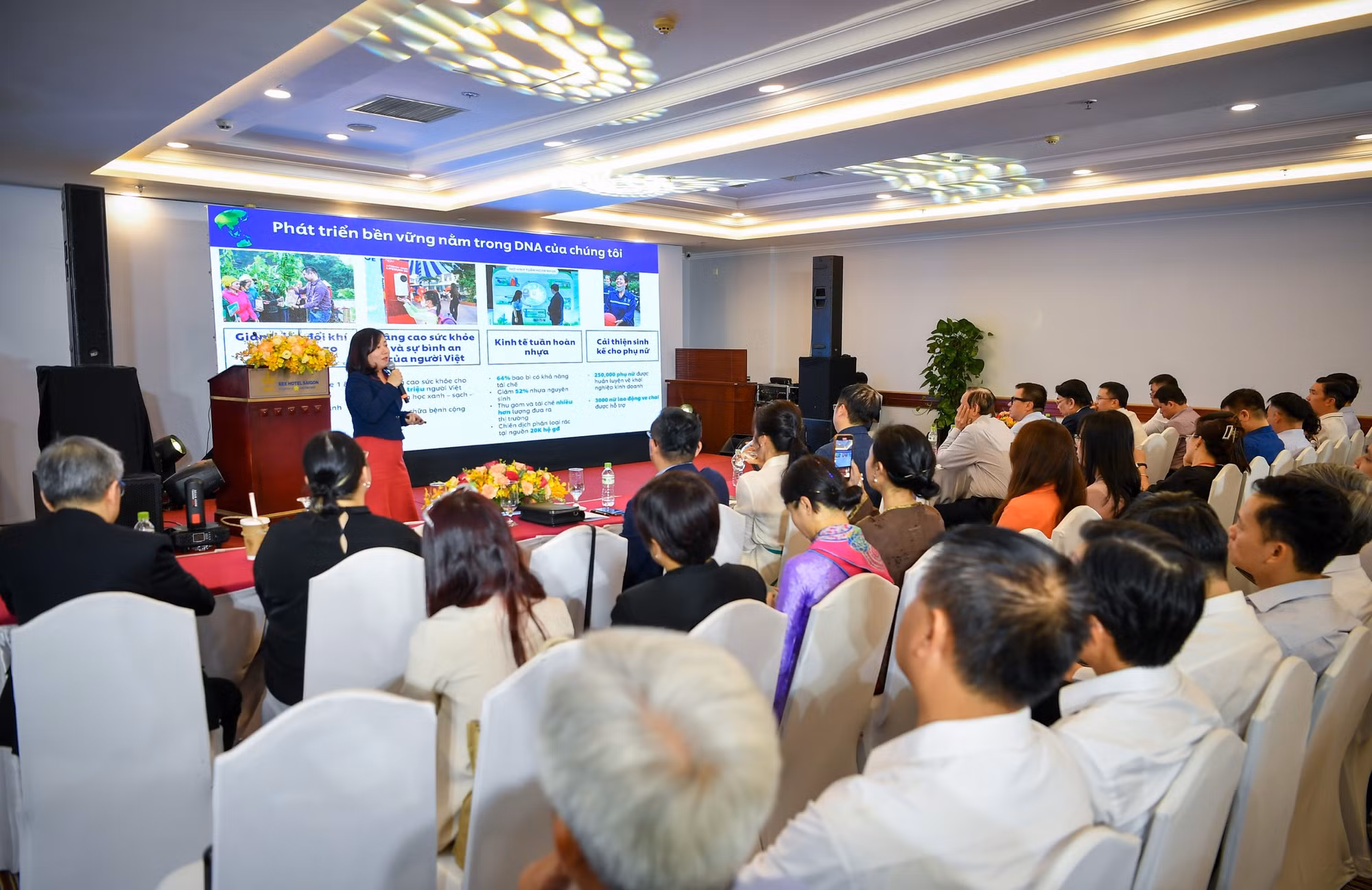 Bà Lê Thị Hồng Nhi, Giám đốc Truyền thông và đối ngoại Unilever Việt Nam chia sẻ tại phiên thảo luận. Bà Lê Thị Hồng Nhi, Giám đốc Truyền thông và đối ngoại Unilever Việt Nam chia sẻ tại phiên thảo luận.
