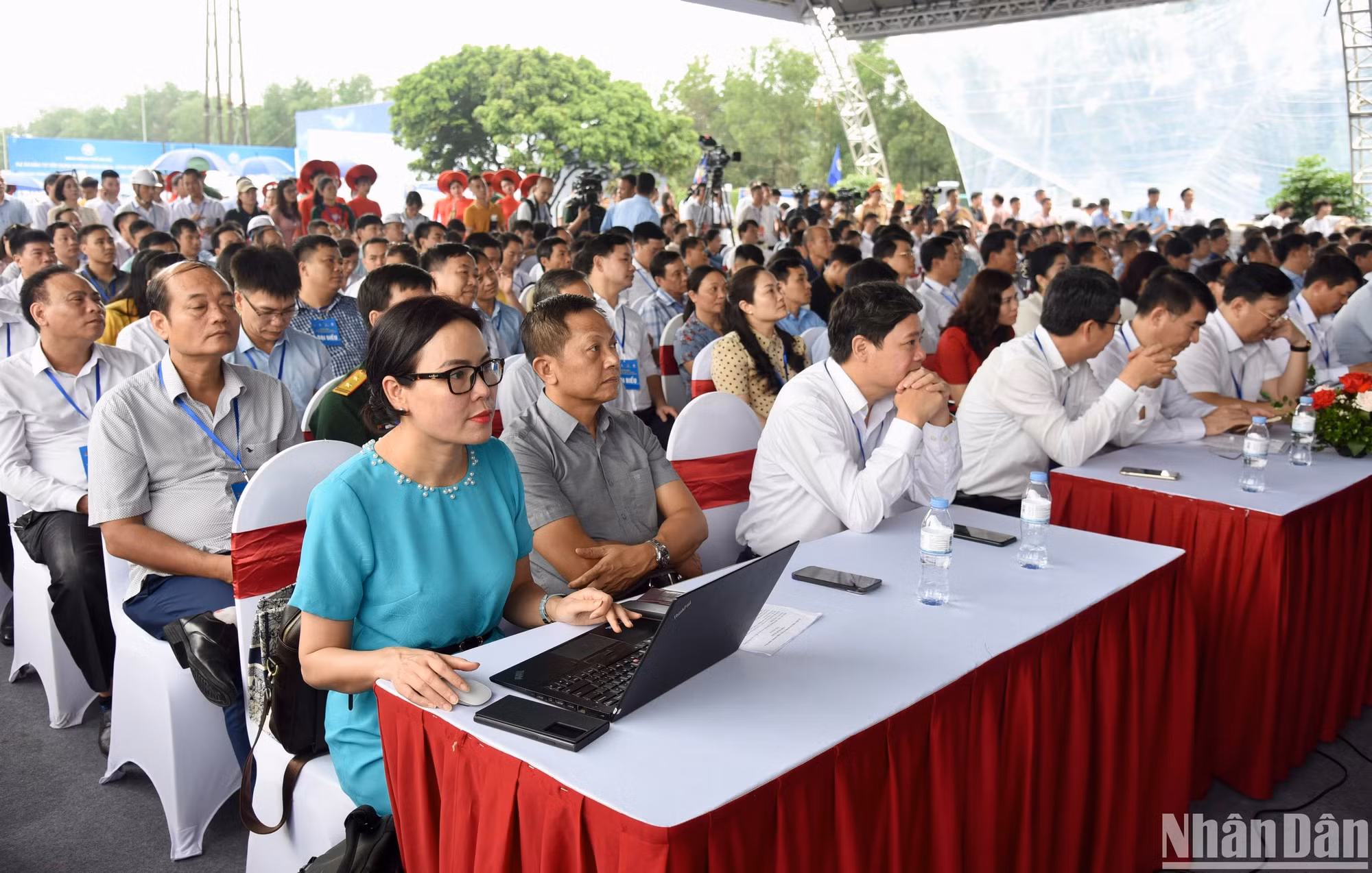Các đại biểu tham dự lễ khởi công.