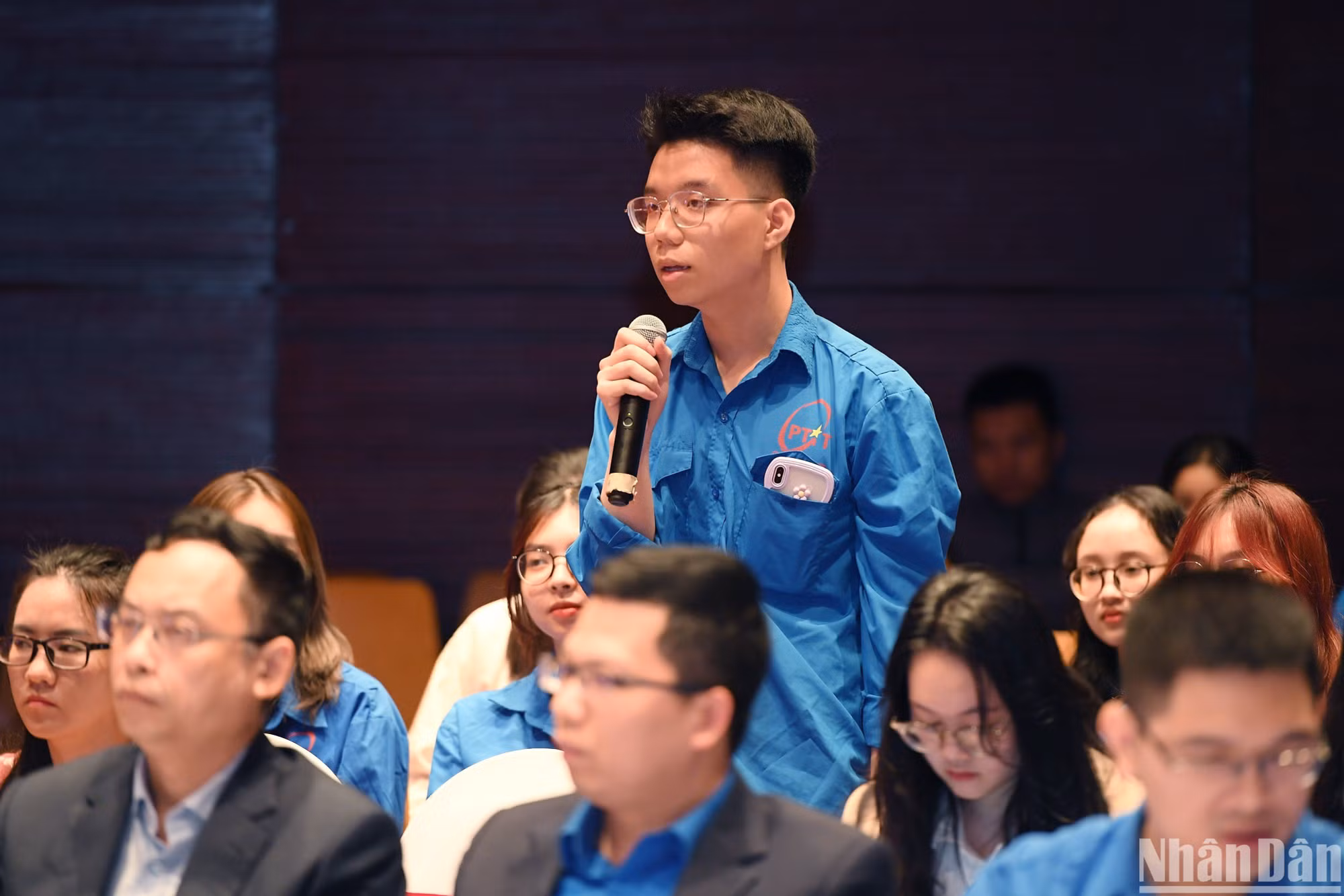 Tại tọa đàm, các đoàn viên, thanh niên cũng được bày tỏ quan điểm, trao đổi, đề xuất các ý kiến, giải pháp nhằm góp phần phát huy vai trò của thanh niên trong công cuộc chuyển đổi số, ứng dụng công nghệ trong thực tiễn cuộc sống, công việc. Tại tọa đàm, các đoàn viên, thanh niên cũng được bày tỏ quan điểm, trao đổi, đề xuất các ý kiến, giải pháp nhằm góp phần phát huy vai trò của thanh niên trong công cuộc chuyển đổi số, ứng dụng công nghệ trong thực tiễn cuộc sống, công việc.