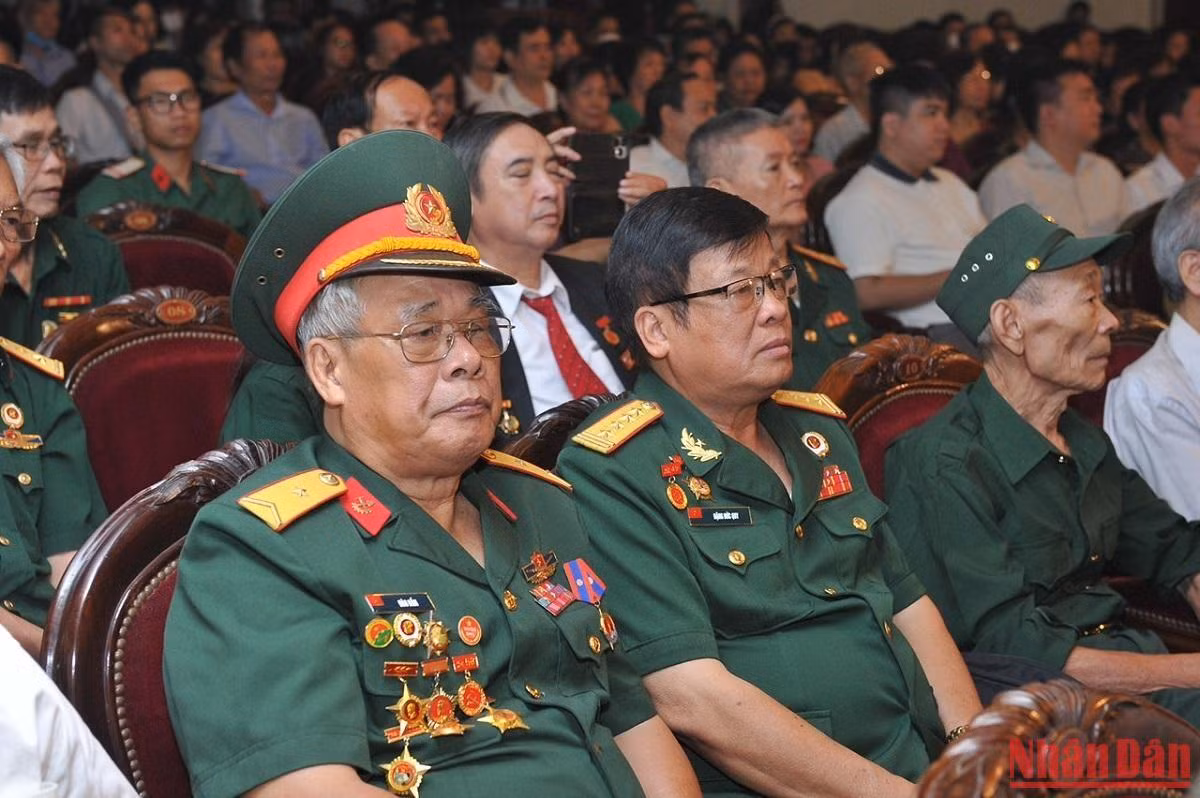 Chương trình có sự tham dự của các bậc lão thành cách mạng, người có công từ một số địa phương trên cả nước. (Ảnh: ĐĂNG KHOA)