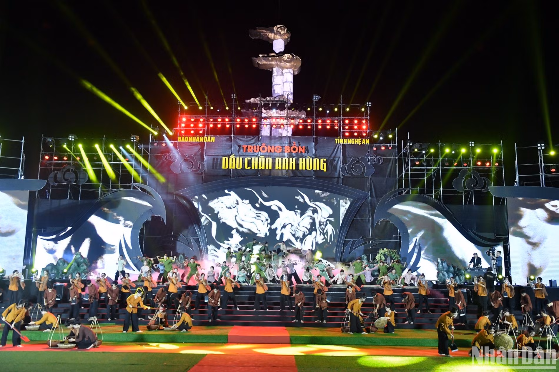 Chương trình nghệ thuật “Truông Bồn - Dấu chân anh hùng”.