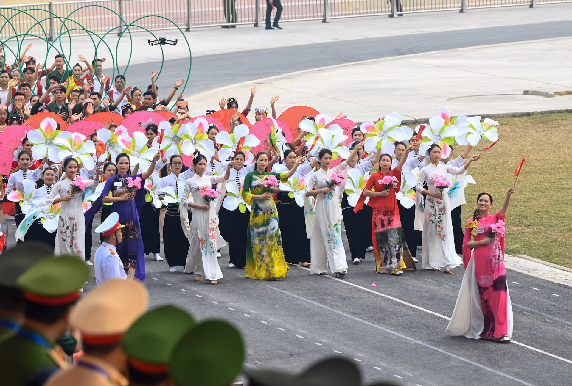 Khối văn hóa, nghệ thuật.