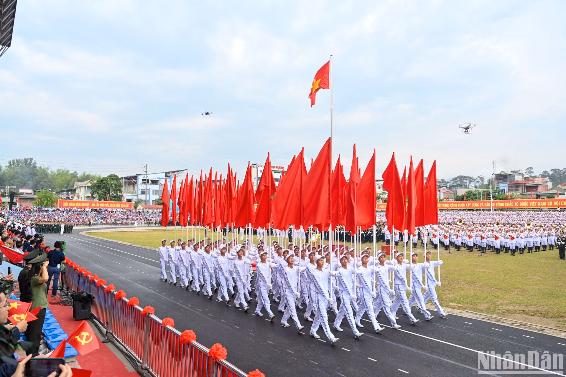 Khối Hồng kỳ.