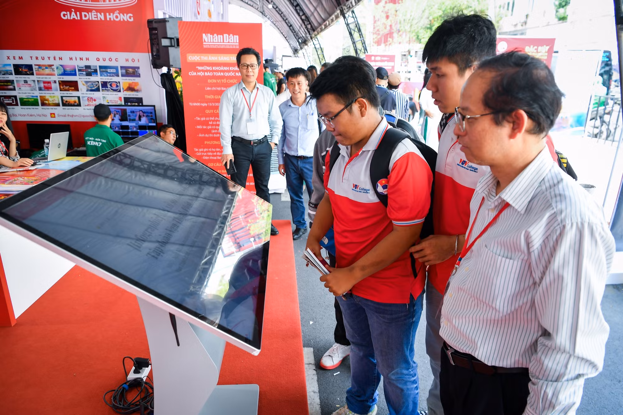 Gian trưng bày của Báo Nhân Dân.
