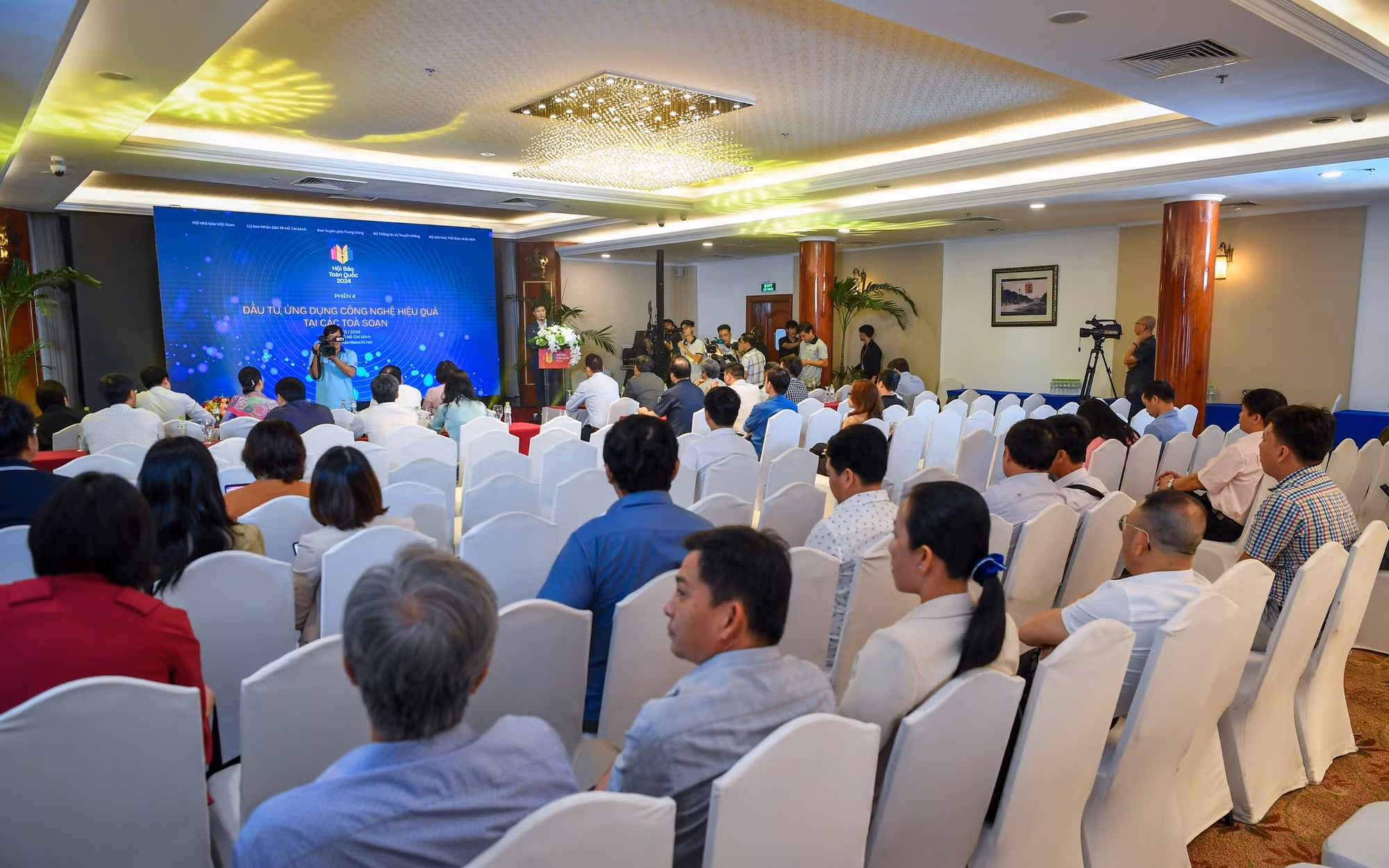 Sáng 16/3, trong khuôn khổ Diễn đàn Báo chí toàn quốc 2024 đã diễn ra phiên thảo luận với chủ đề “Đầu tư, ứng dụng công nghệ hiệu quả tại các tòa soạn”.