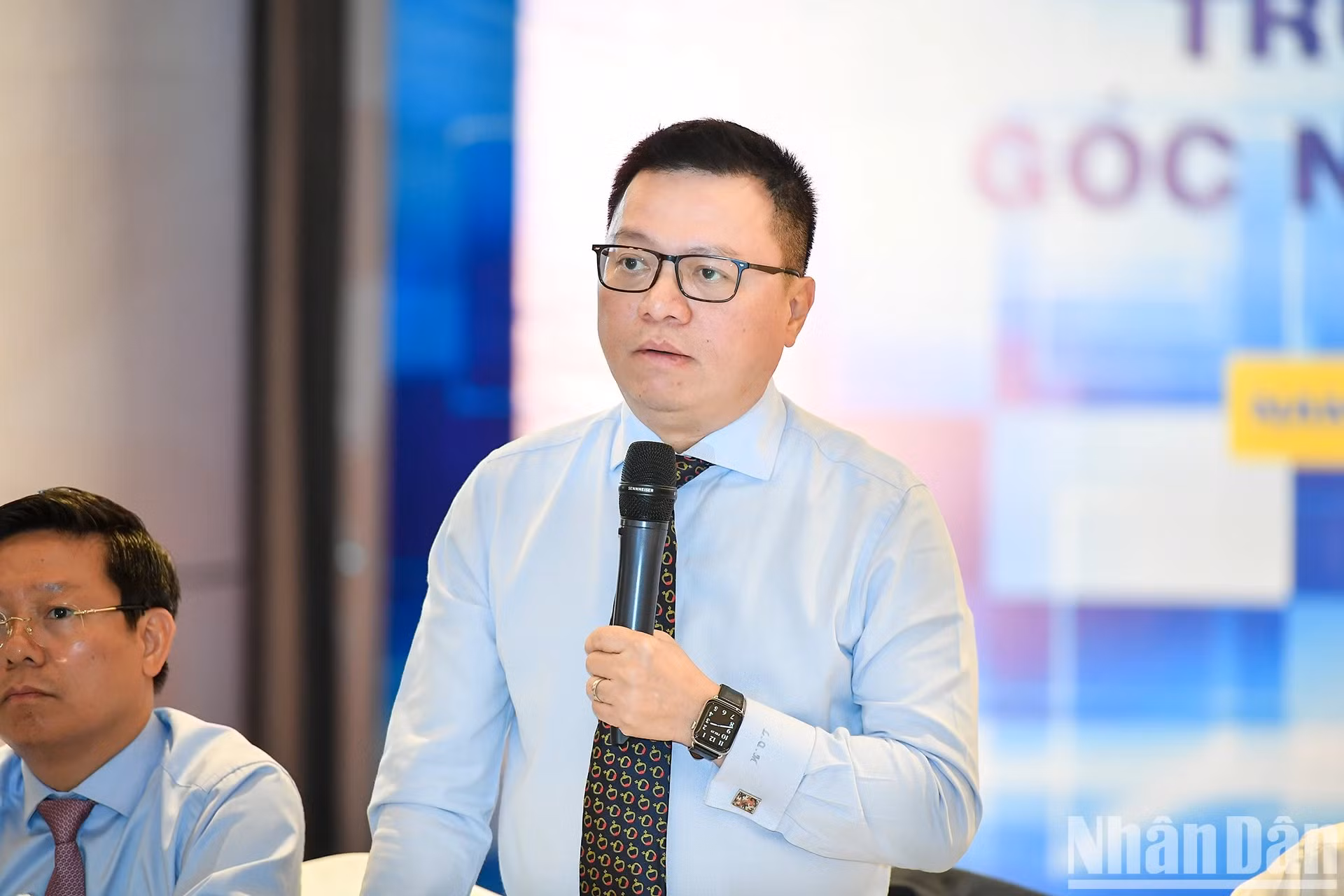 Ủy viên Trung ương Đảng, Tổng Biên tập Báo Nhân Dân, Phó Trưởng Ban Tuyên giáo Trung ương, Chủ tịch Hội Nhà báo Việt Nam Lê Quốc Minh đề nghị các cơ quan báo chí cần chủ động hơn, tận dụng chính các tổ chức báo chí của mình giúp các ban, bộ, ngành hiểu được những vướng mắc và khó khăn mà báo chí đang gặp phải trong nhiệm vụ truyền thông chính sách. (Ảnh: THÀNH ĐẠT) Ủy viên Trung ương Đảng, Tổng Biên tập Báo Nhân Dân, Phó Trưởng Ban Tuyên giáo Trung ương, Chủ tịch Hội Nhà báo Việt Nam Lê Quốc Minh đề nghị các cơ quan báo chí cần chủ động hơn, tận dụng chính các tổ chức báo chí của mình giúp các ban, bộ, ngành hiểu được những vướng mắc và khó khăn mà báo chí đang gặp phải trong nhiệm vụ truyền thông chính sách. (Ảnh: THÀNH ĐẠT)