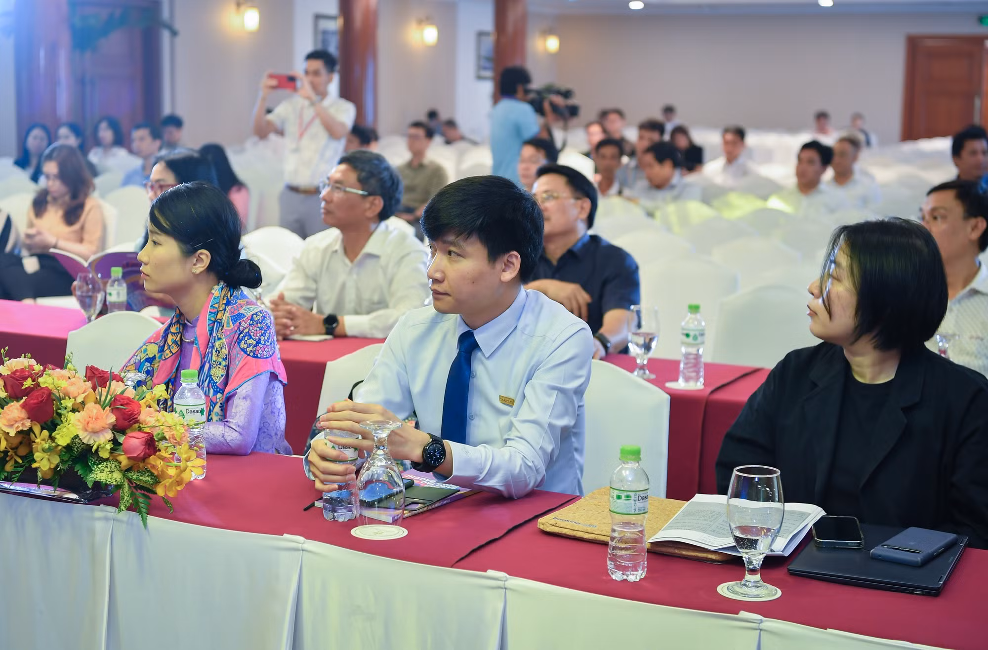 Các diễn giả tham gia phiên thảo luận.