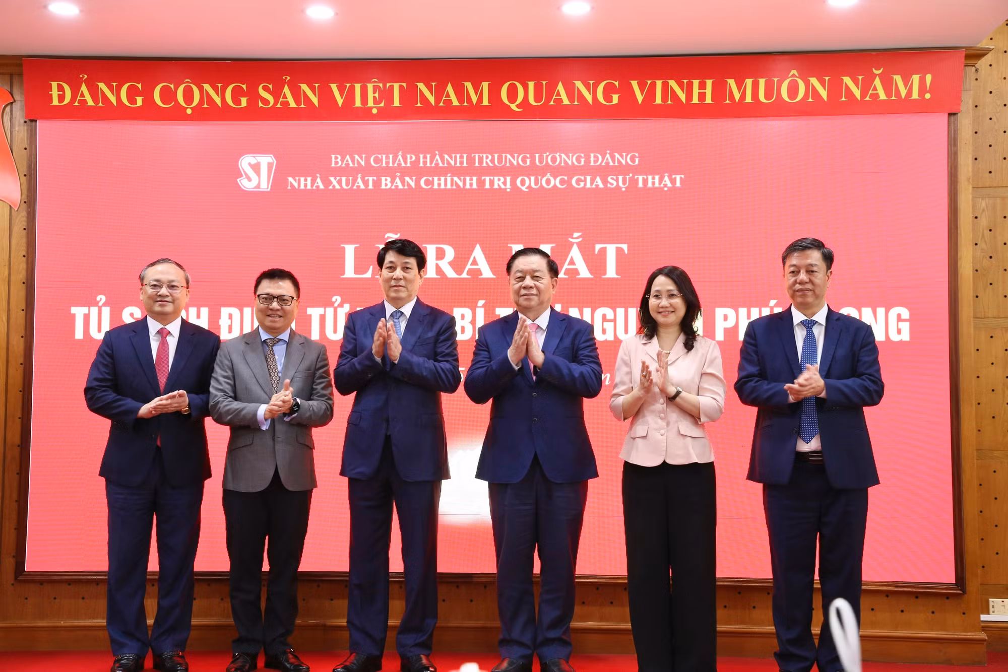 Các đại biểu dự Lễ ra mắt Tủ sách điện tử Tổng Bí thư Nguyễn Phú Trọng.