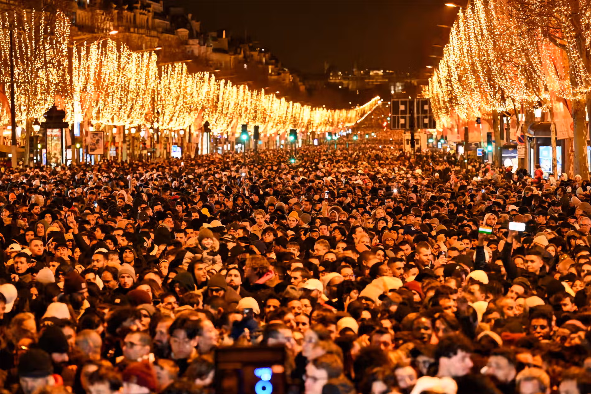 Chính phủ Pháp cho biết, khoảng 800.000 người sẽ tập trung tại Đại lộ Champs-Élysées để đón năm mới. Ảnh: Getty Images Chính phủ Pháp cho biết, khoảng 800.000 người sẽ tập trung tại Đại lộ Champs-Élysées để đón năm mới. Ảnh: Getty Images