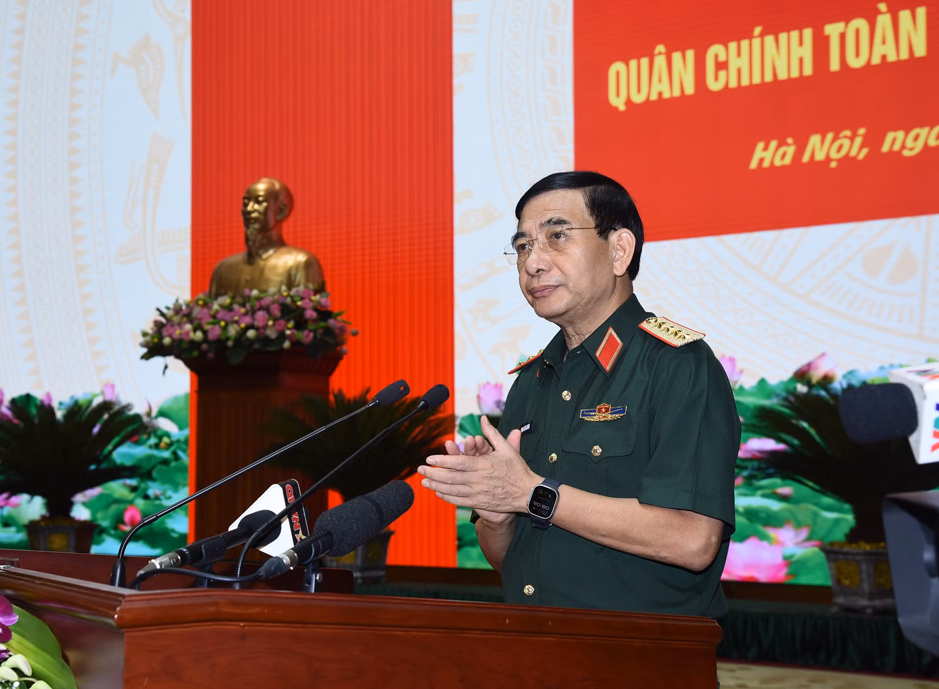 Đại tướng Phan Văn Giang, Ủy viên Bộ Chính trị, Phó Bí thư Quân ủy Trung ương, Bộ trưởng Quốc phòng phát biểu ý kiến tại Hội nghị.